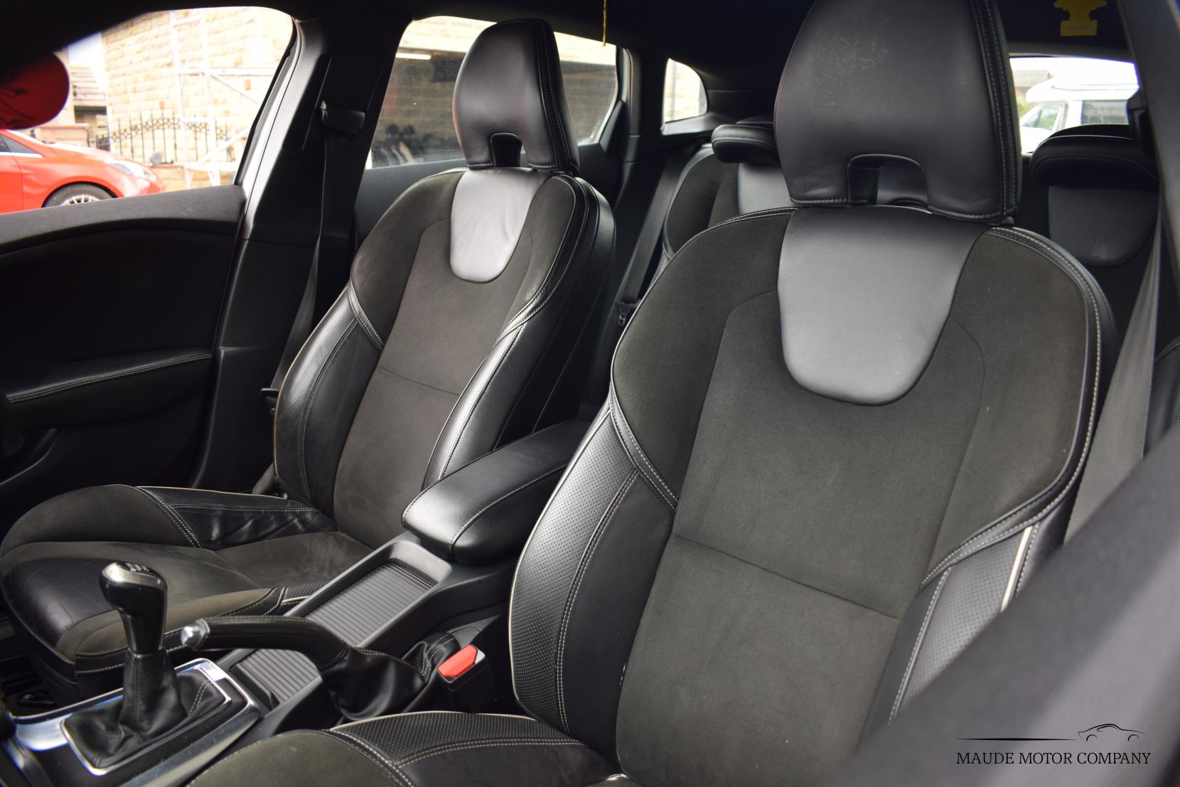 Volvo V40 1.6 D2 R-Design Hatchback 5dr Diesel Manual Euro 5 (s/s) (115 ps)