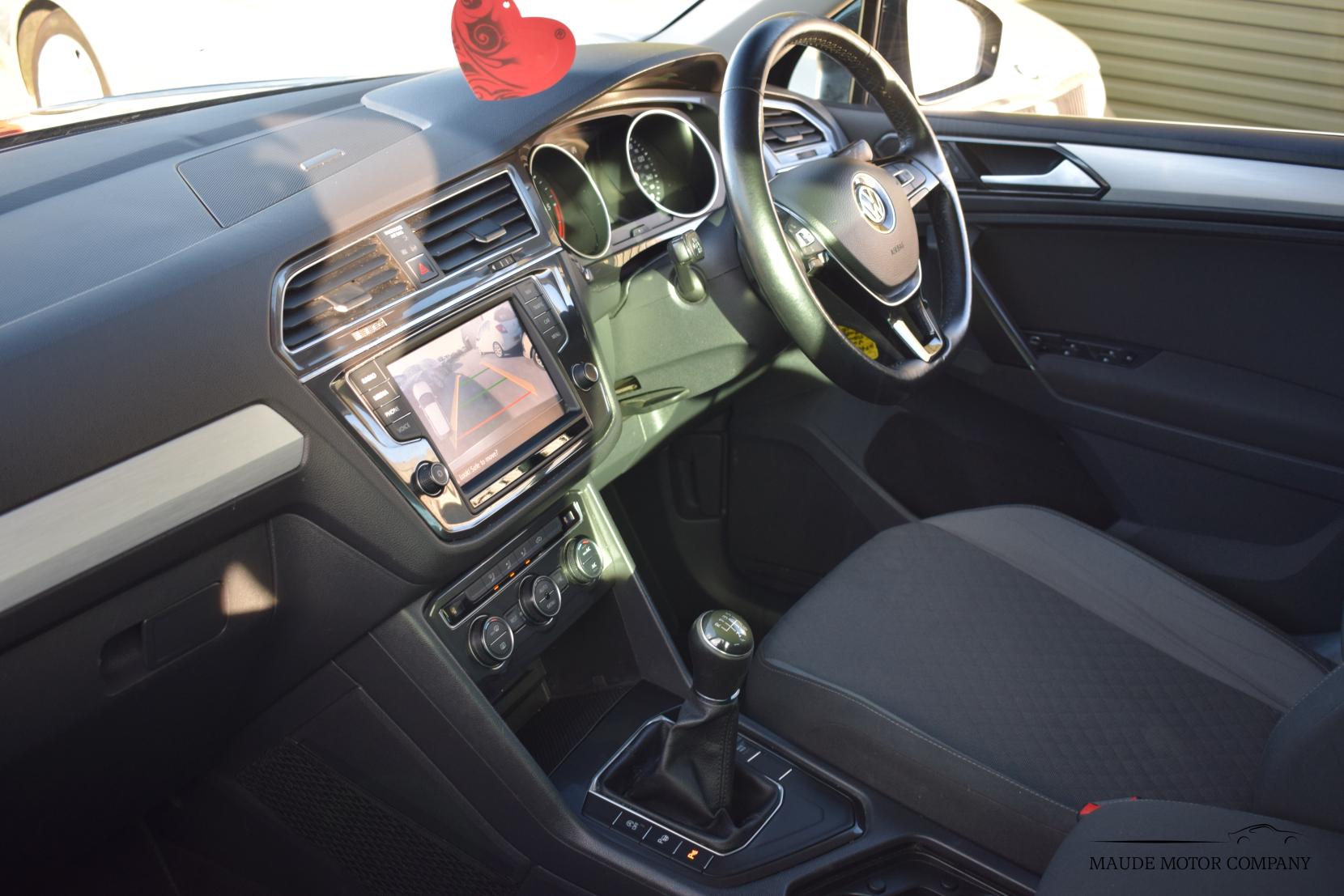 Volkswagen Tiguan 2.0 TDI BlueMotion Tech SE Navigation SUV 5dr Diesel Manual Euro 6 (s/s) (150 ps)