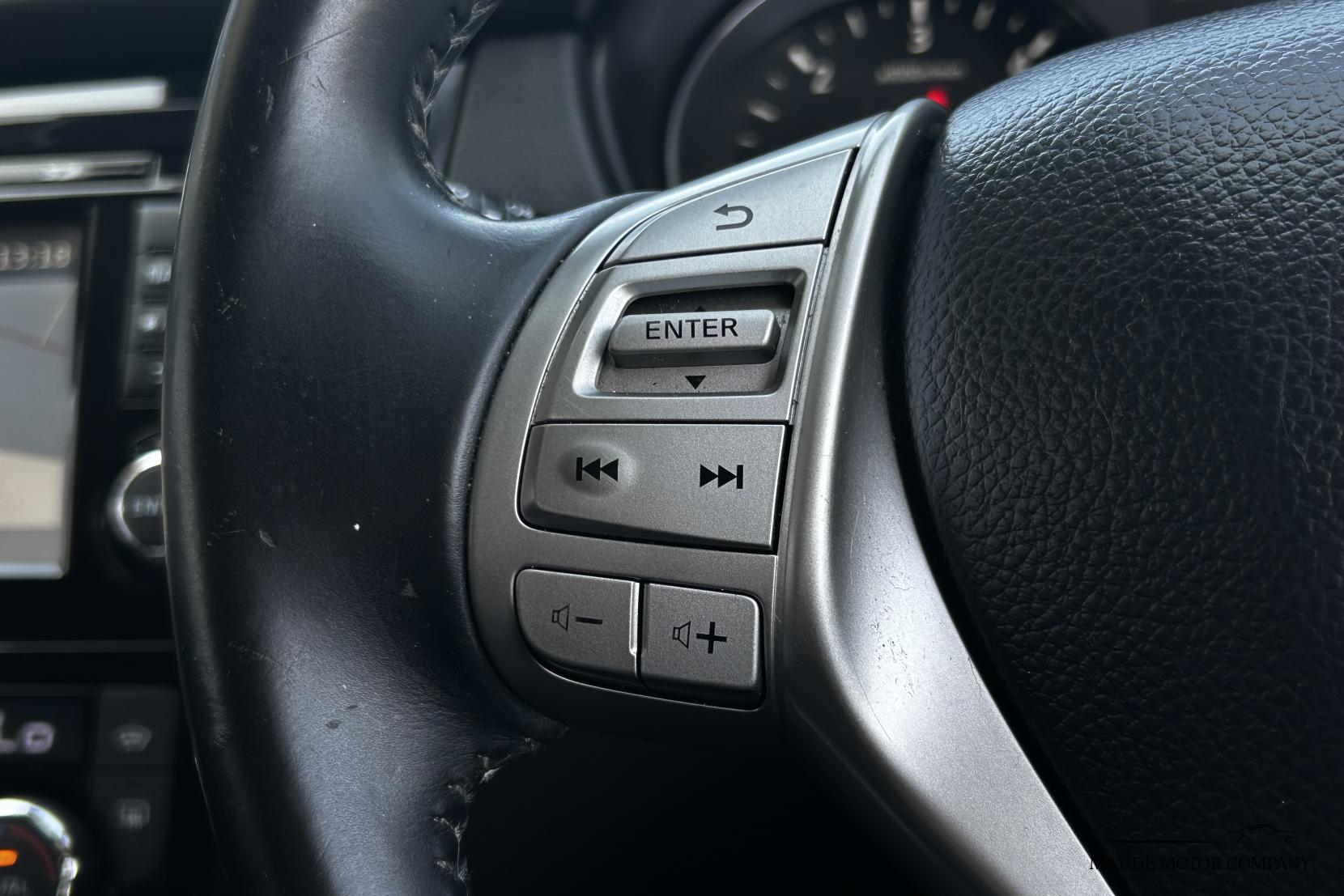 Nissan Qashqai 1.6 dCi Tekna SUV 5dr Diesel XTRON 2WD Euro 5 (s/s) (130 ps)