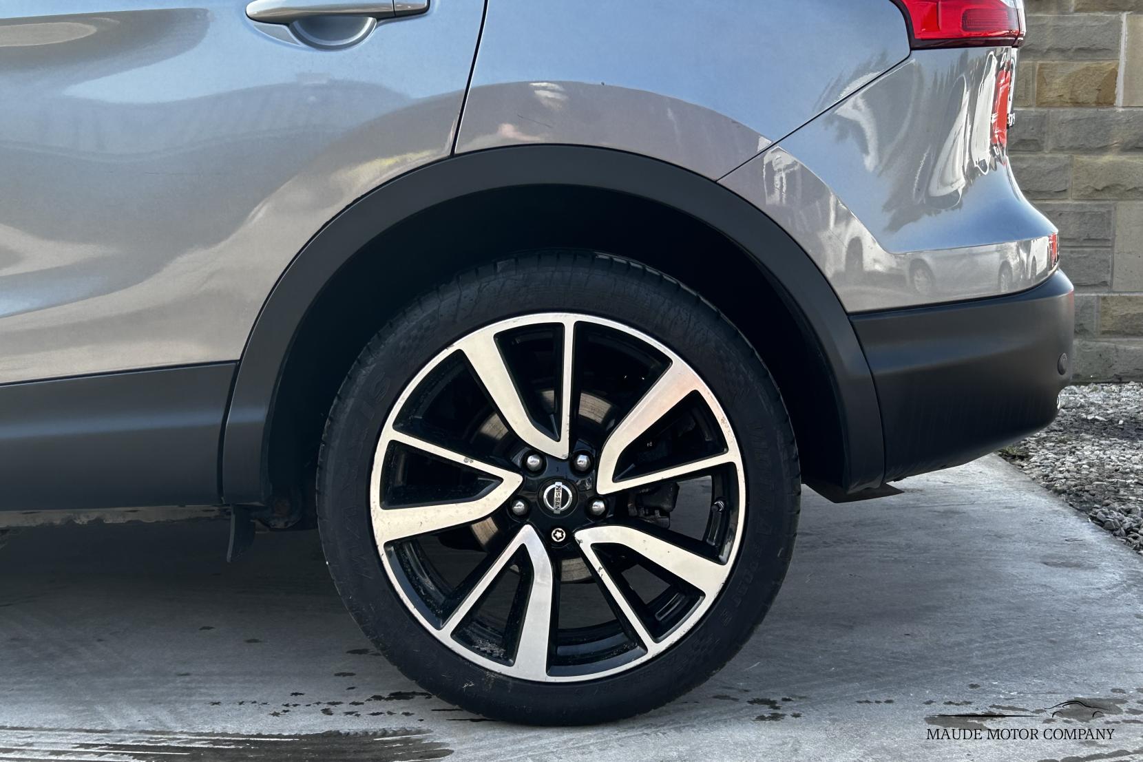 Nissan Qashqai 1.6 dCi Tekna SUV 5dr Diesel XTRON 2WD Euro 5 (s/s) (130 ps)