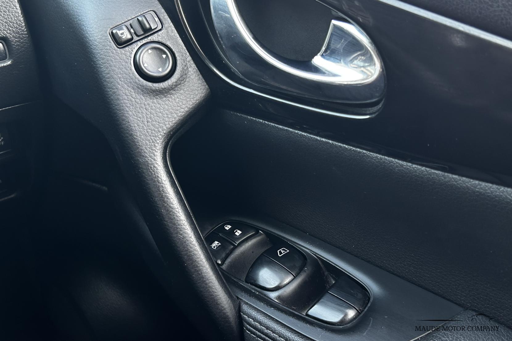 Nissan Qashqai 1.6 dCi Tekna SUV 5dr Diesel XTRON 2WD Euro 5 (s/s) (130 ps)