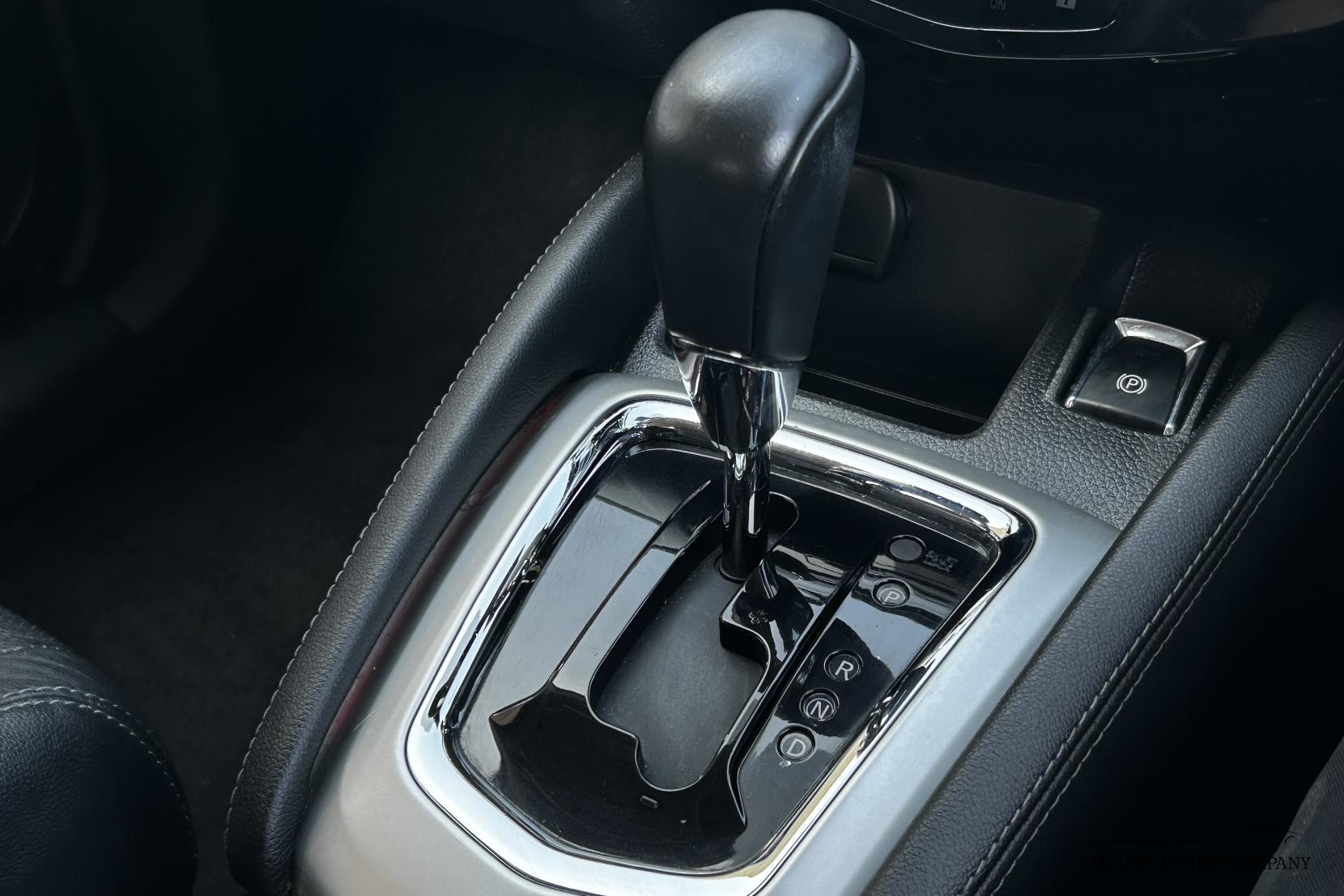 Nissan Qashqai 1.6 dCi Tekna SUV 5dr Diesel XTRON 2WD Euro 5 (s/s) (130 ps)