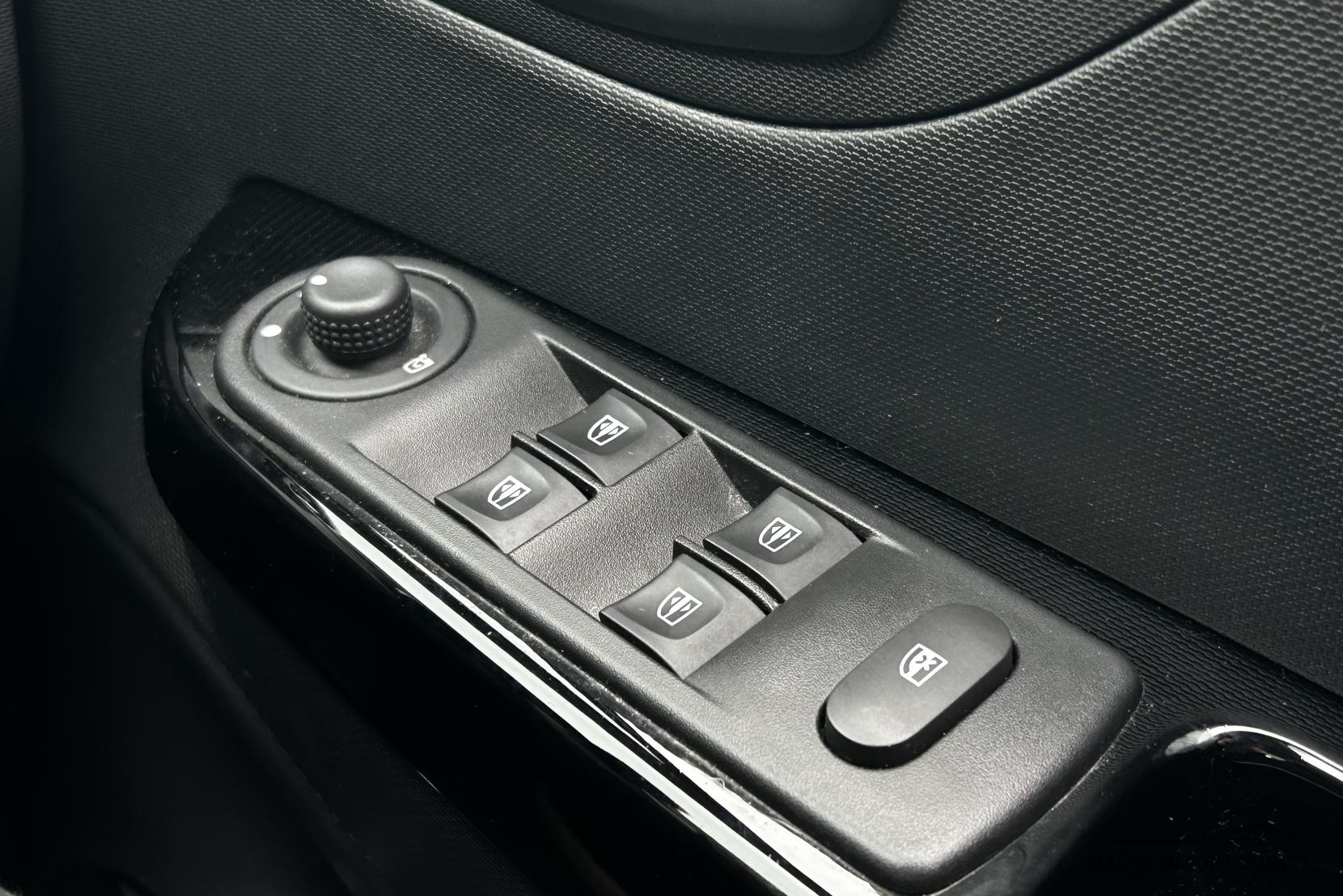 Renault Captur 1.5 dCi ENERGY Dynamique S Nav SUV 5dr Diesel Auto Euro 6 (s/s) (90 ps)