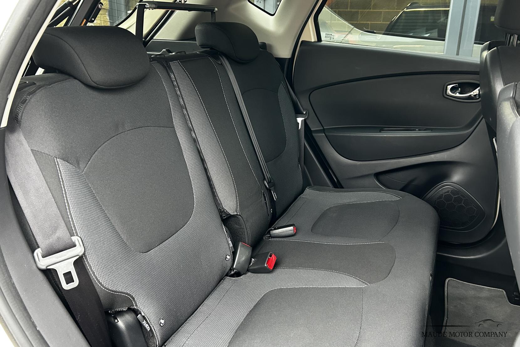 Renault Captur 1.5 dCi ENERGY Dynamique S Nav SUV 5dr Diesel Auto Euro 6 (s/s) (90 ps)