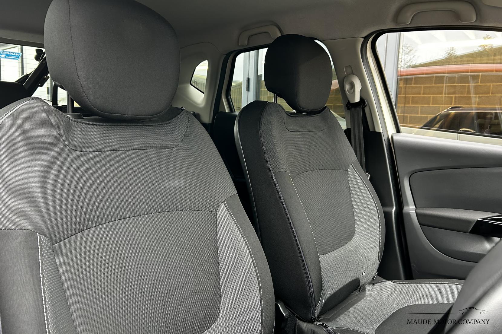 Renault Captur 1.5 dCi ENERGY Dynamique S Nav SUV 5dr Diesel Auto Euro 6 (s/s) (90 ps)