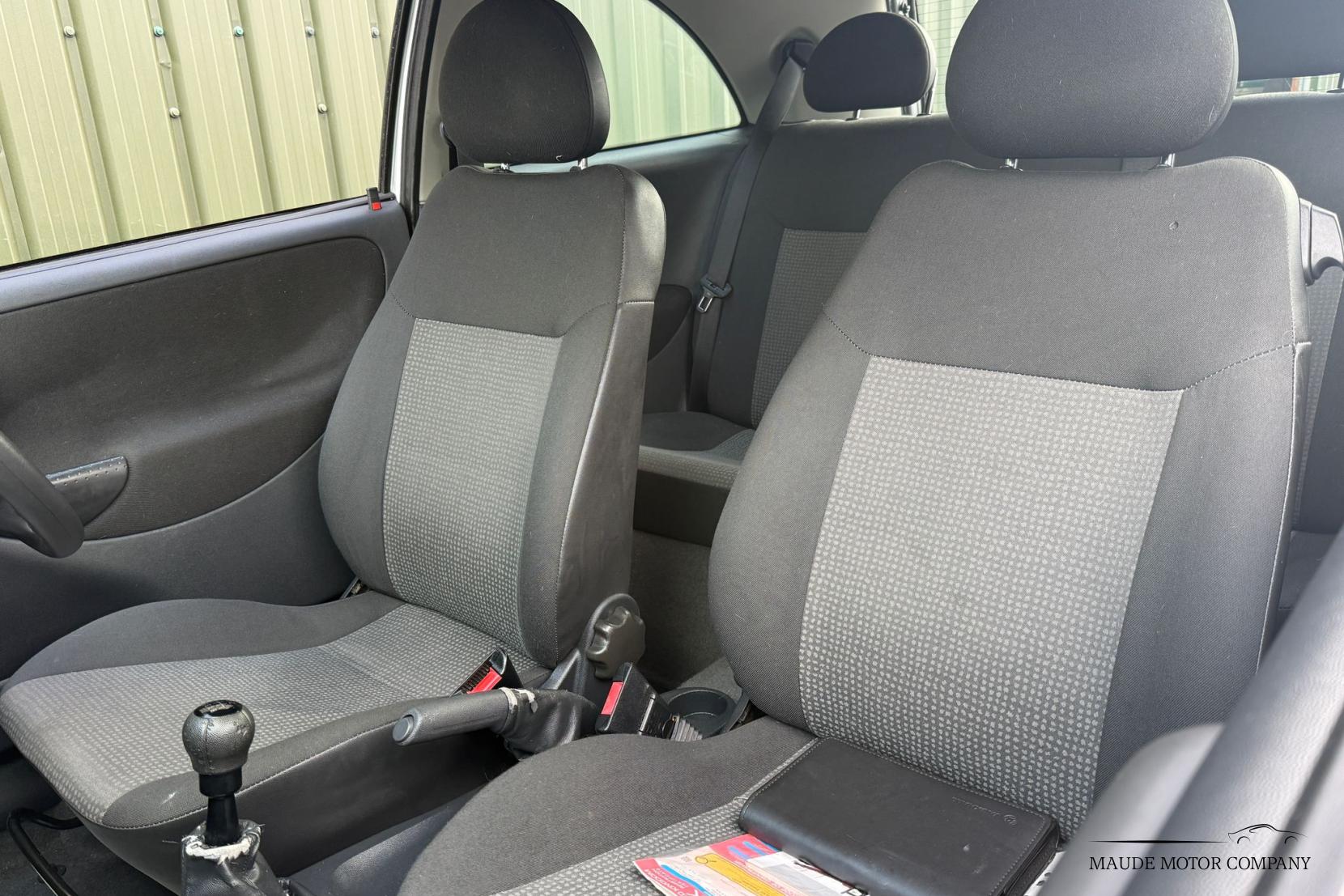 Vauxhall Corsa 1.2i 16v Life Hatchback 3dr Petrol Manual (139 g/km, 79 bhp)