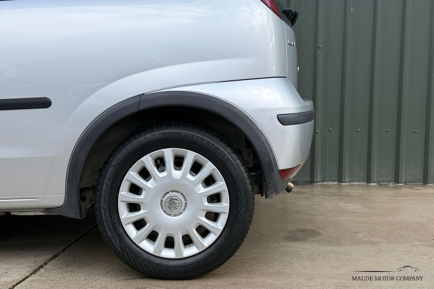 Vauxhall Corsa 1.2i 16v Life Hatchback 3dr Petrol Manual (139 g/km, 79 bhp)