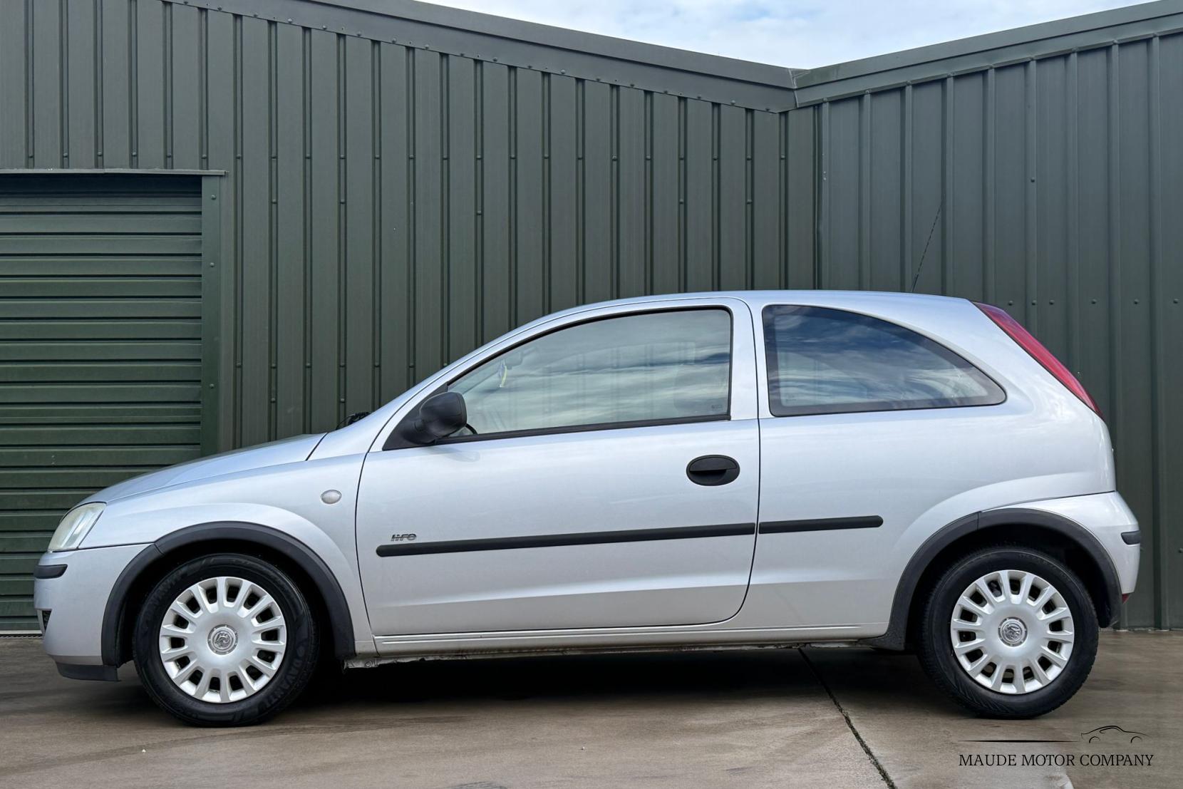 Vauxhall Corsa 1.2i 16v Life Hatchback 3dr Petrol Manual (139 g/km, 79 bhp)
