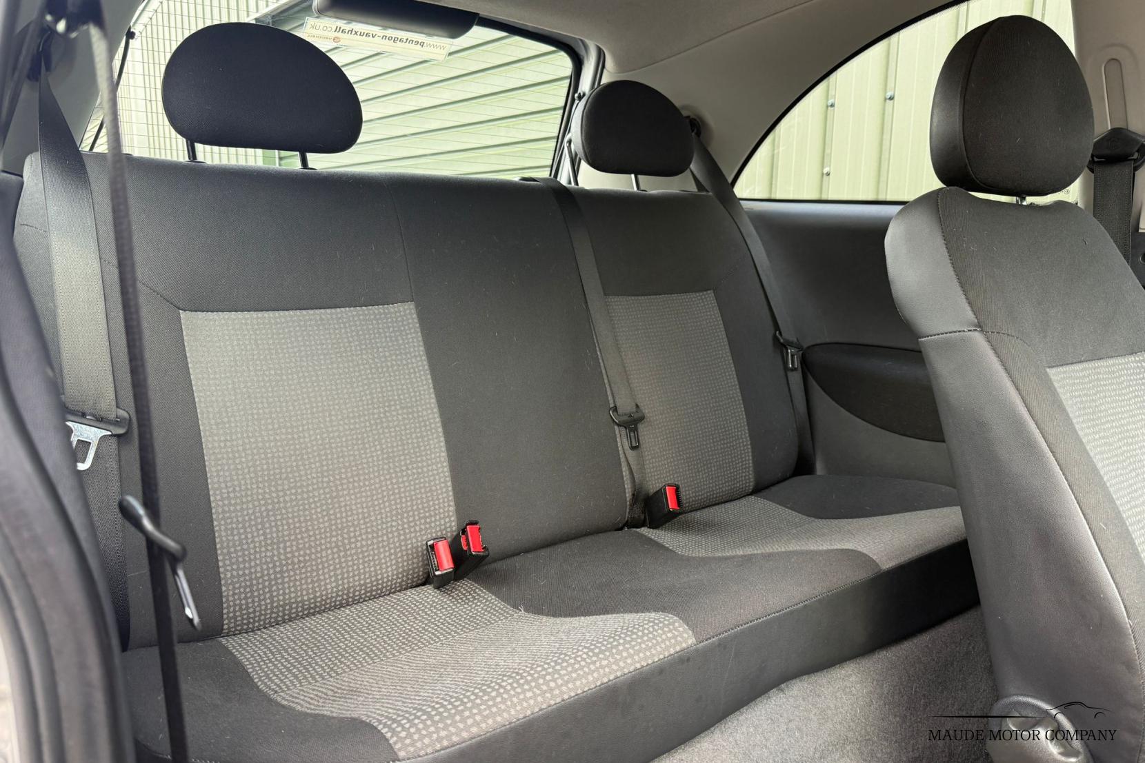 Vauxhall Corsa 1.2i 16v Life Hatchback 3dr Petrol Manual (139 g/km, 79 bhp)