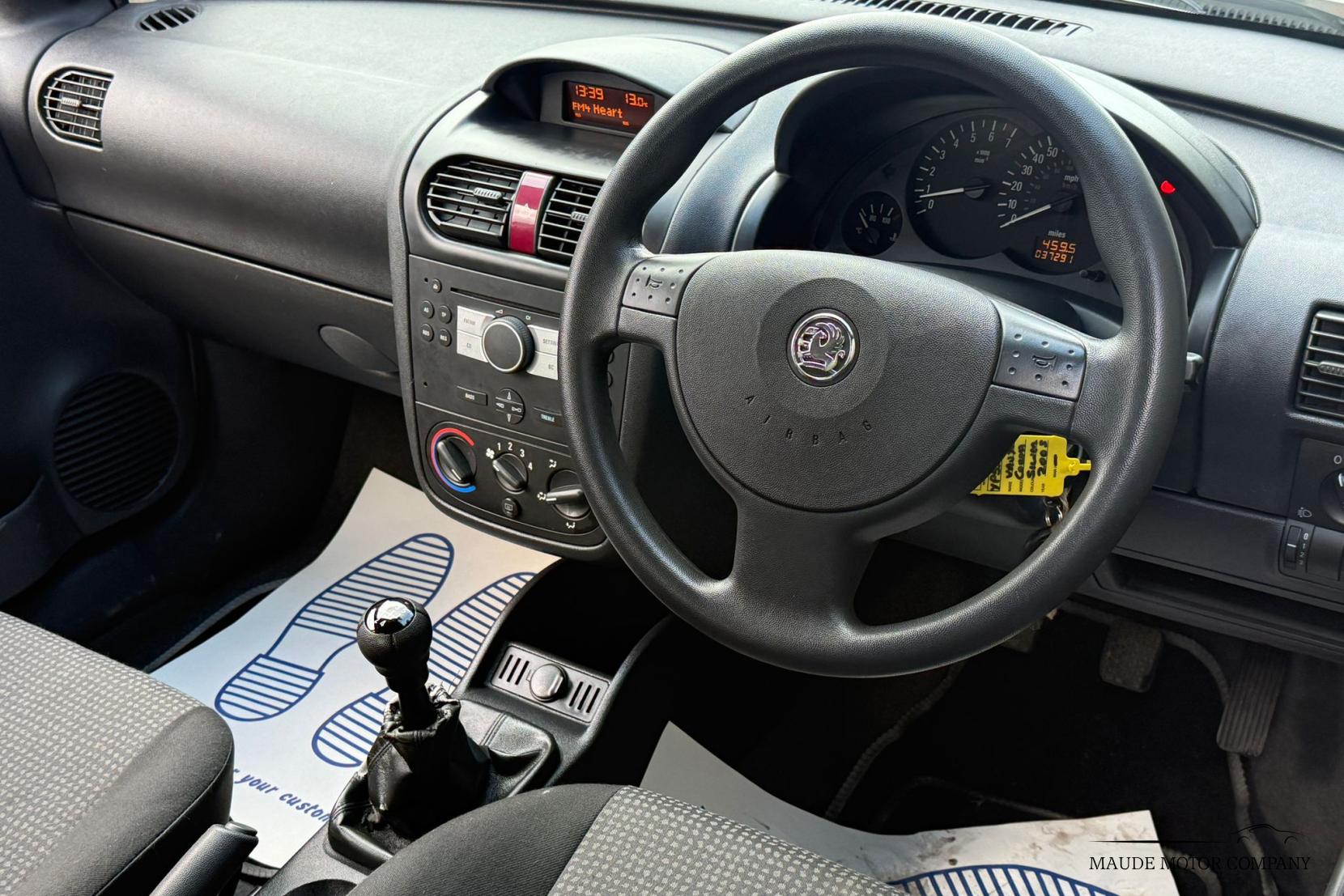 Vauxhall Corsa 1.2i 16v Life Hatchback 3dr Petrol Manual (139 g/km, 79 bhp)