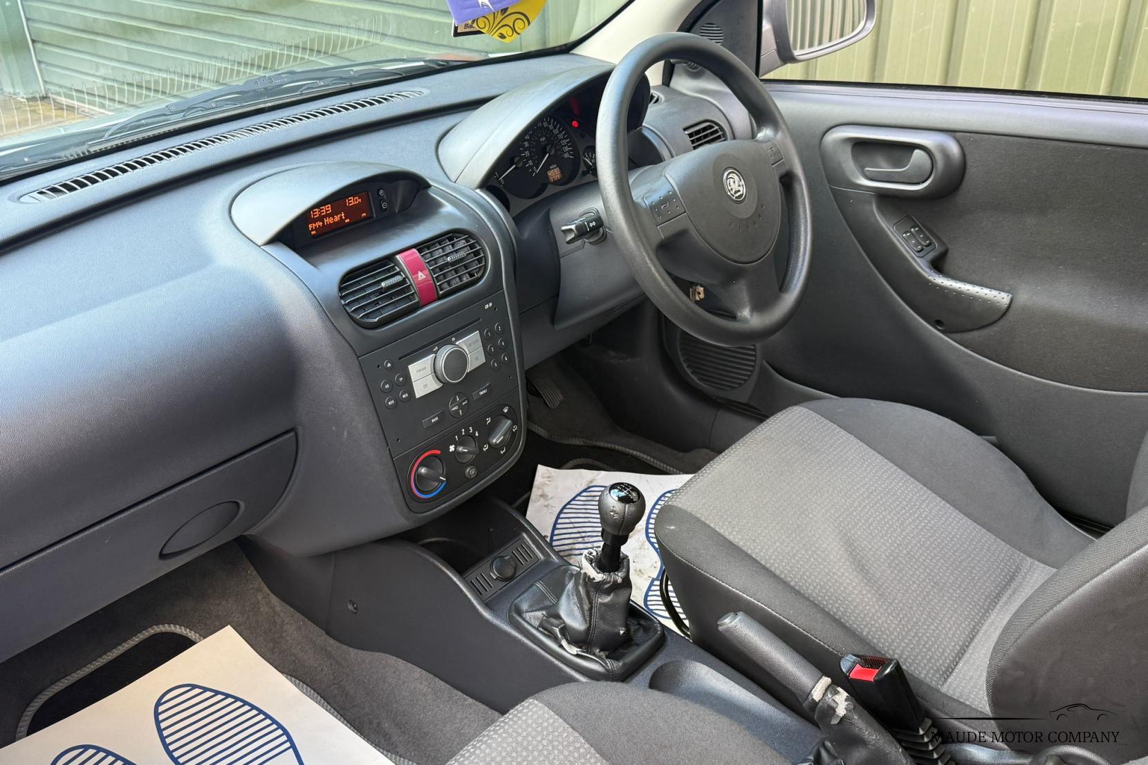 Vauxhall Corsa 1.2i 16v Life Hatchback 3dr Petrol Manual (139 g/km, 79 bhp)