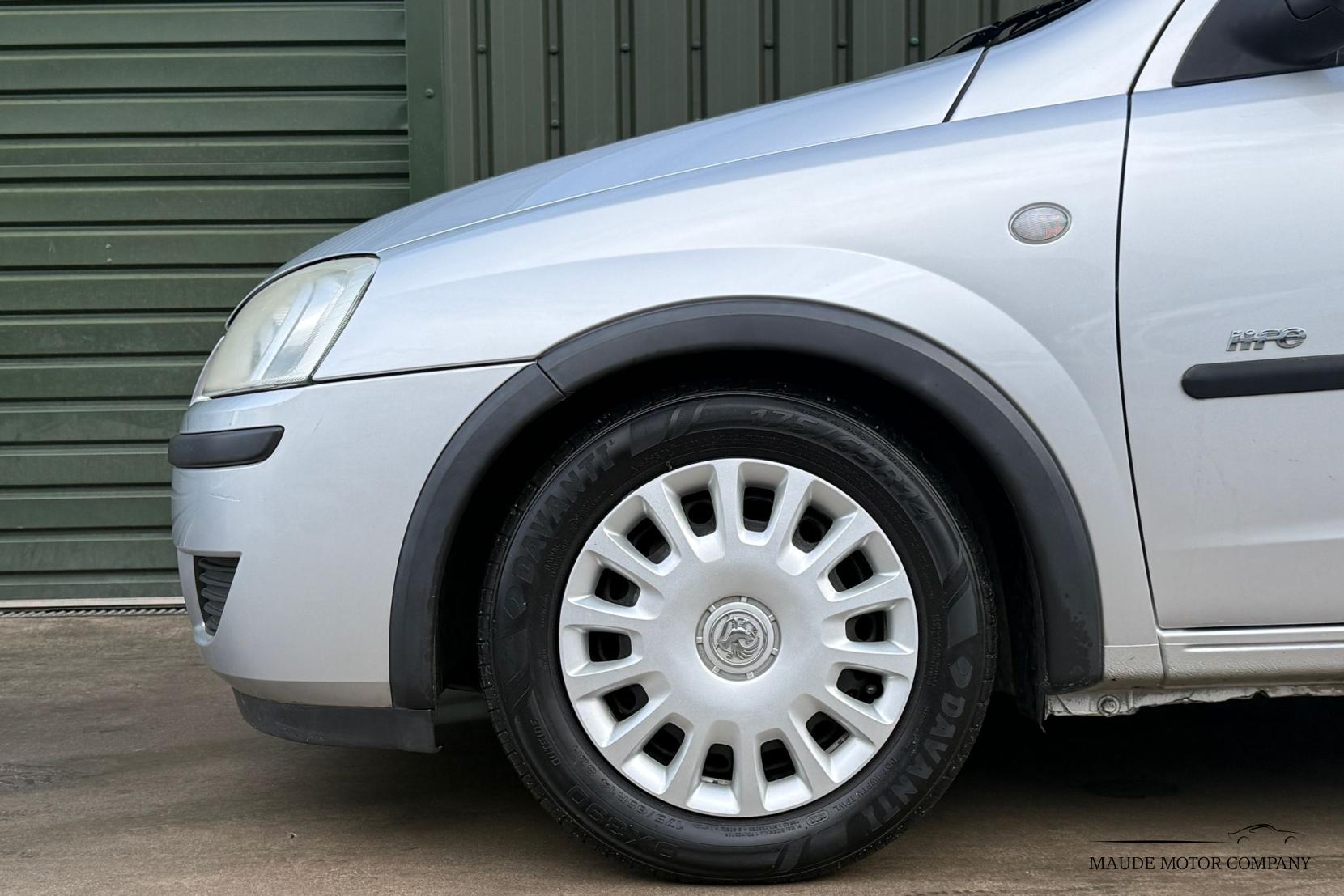 Vauxhall Corsa 1.2i 16v Life Hatchback 3dr Petrol Manual (139 g/km, 79 bhp)