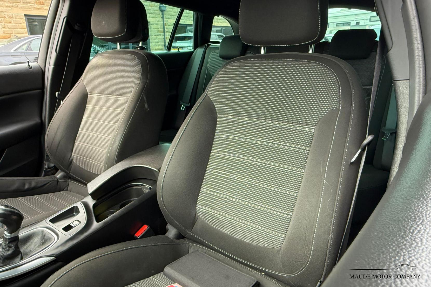 Vauxhall Insignia 2.0 CDTi ecoFLEX SRi VX Line Nav Sports Tourer 5dr Diesel Manual Euro 5 (s/s) (140 ps)