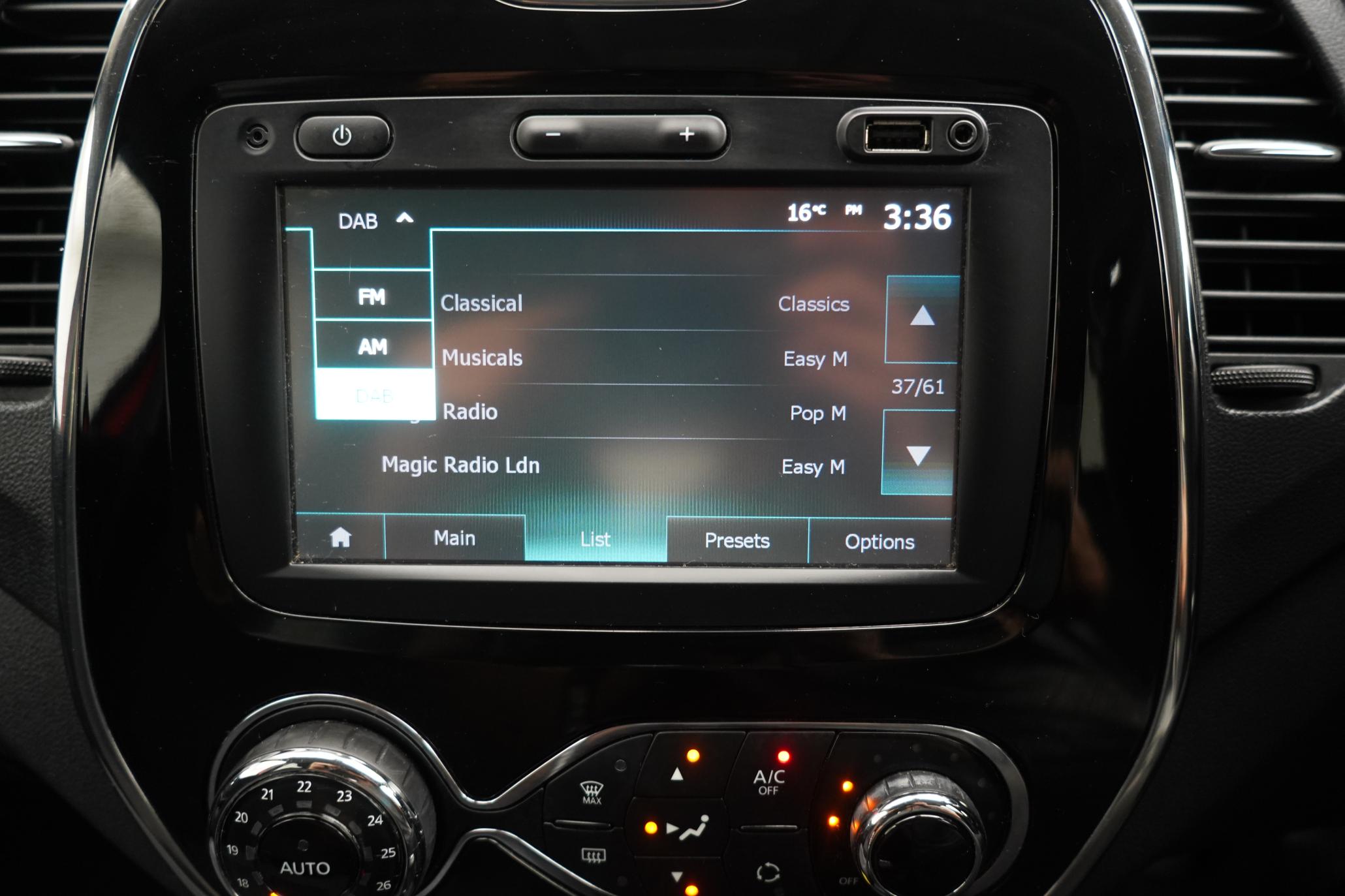 Renault Captur 1.5 dCi ENERGY Dynamique S Nav SUV 5dr Diesel Manual Euro 6 (s/s) (90 ps)
