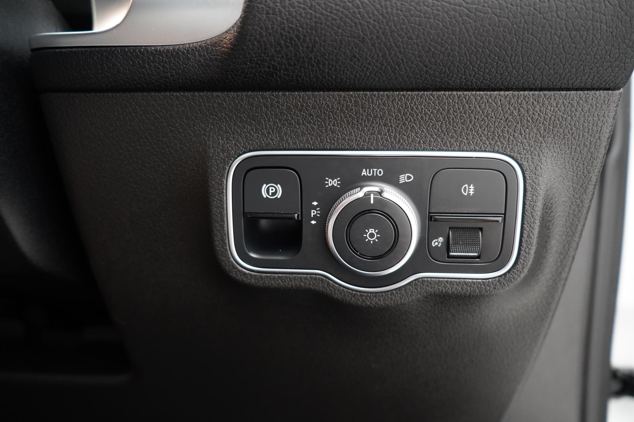 Mercedes-Benz GLB 2.0 GLB220d AMG Line (Premium) SUV 5dr Diesel 8G-DCT 4MATIC Euro 6 (s/s) (190 ps)