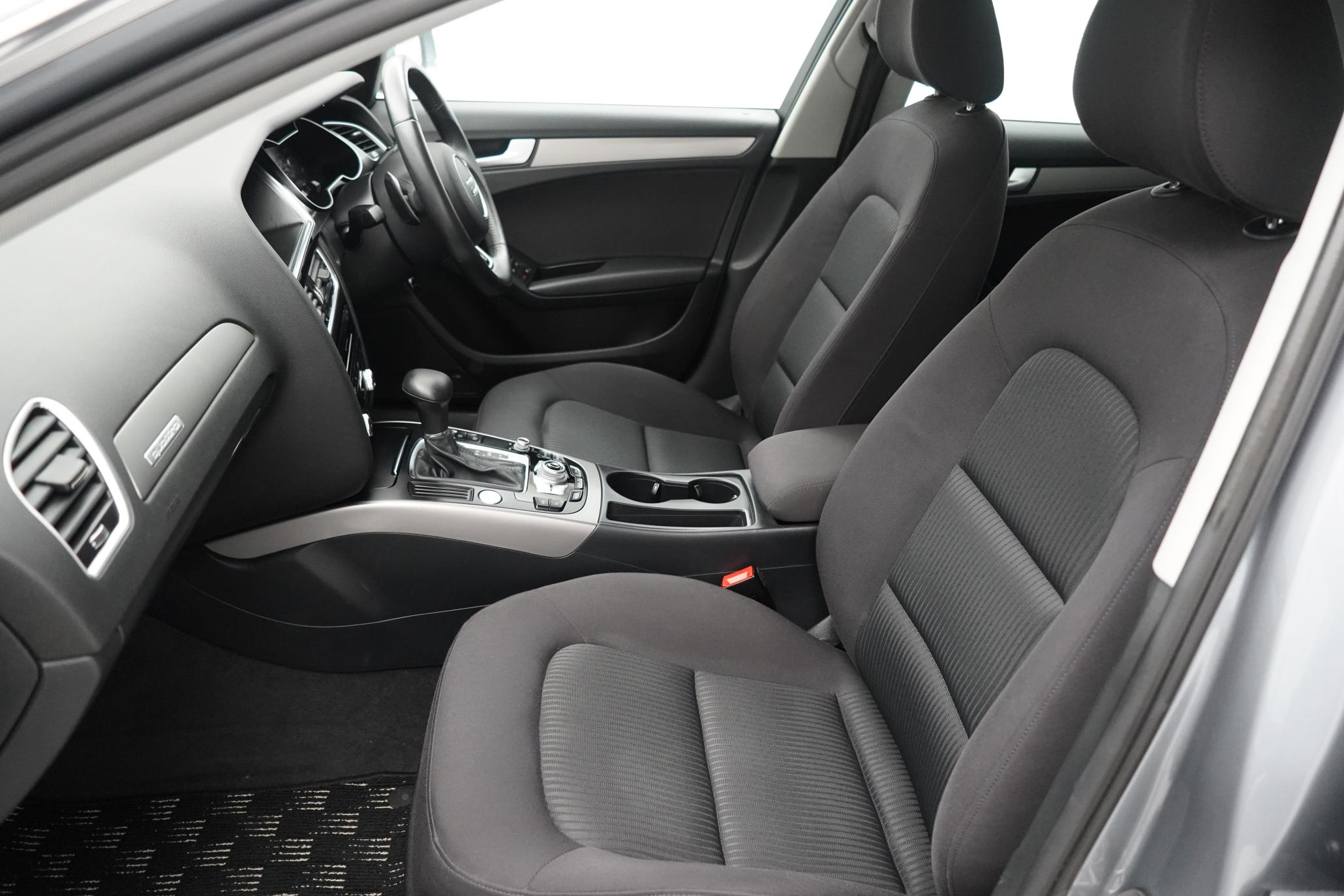 Audi A4 Avant 2.0 TFSI S line Estate 5dr Petrol S Tronic quattro Euro 5 (s/s) (211 ps)