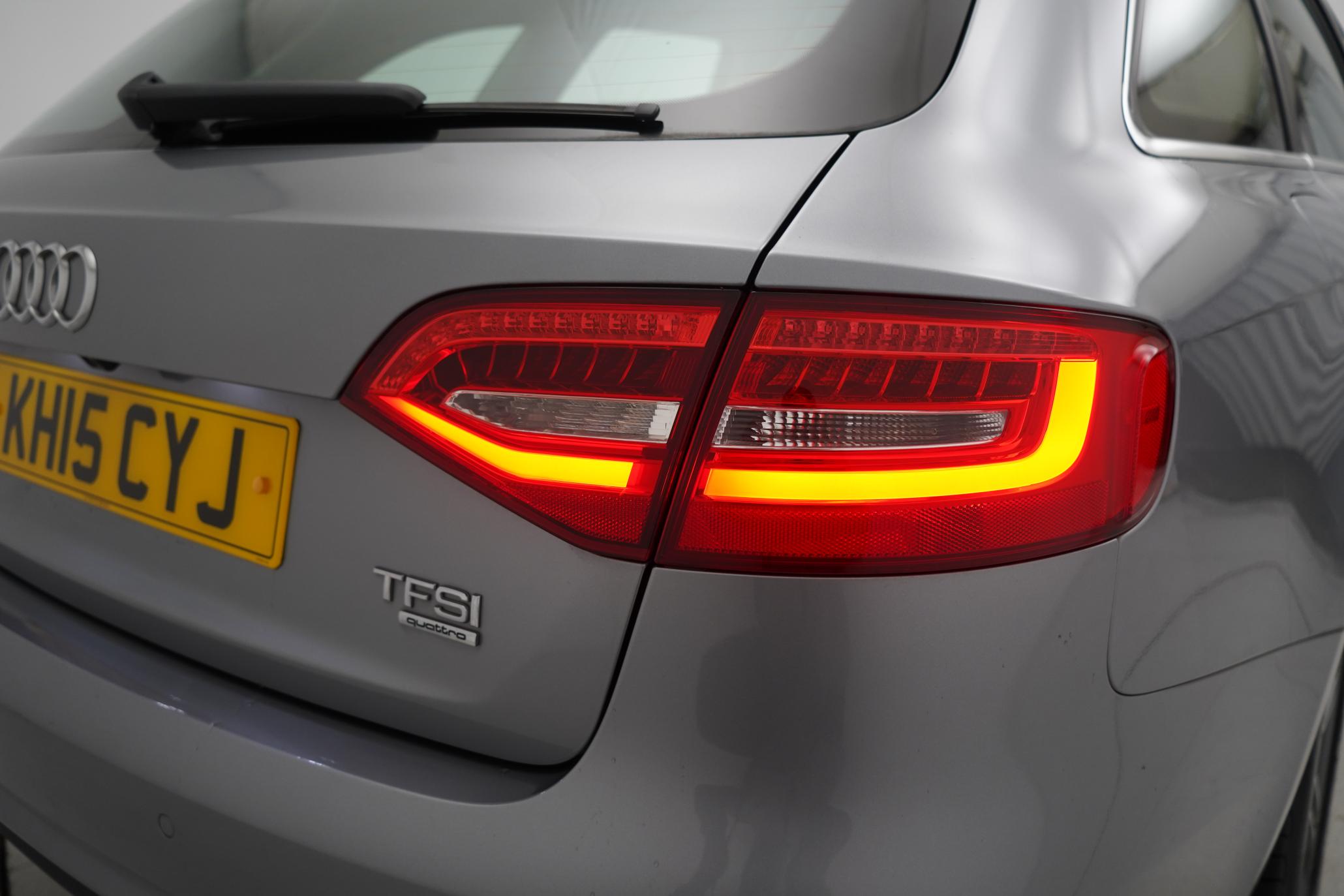 Audi A4 Avant 2.0 TFSI S line Estate 5dr Petrol S Tronic quattro Euro 5 (s/s) (211 ps)