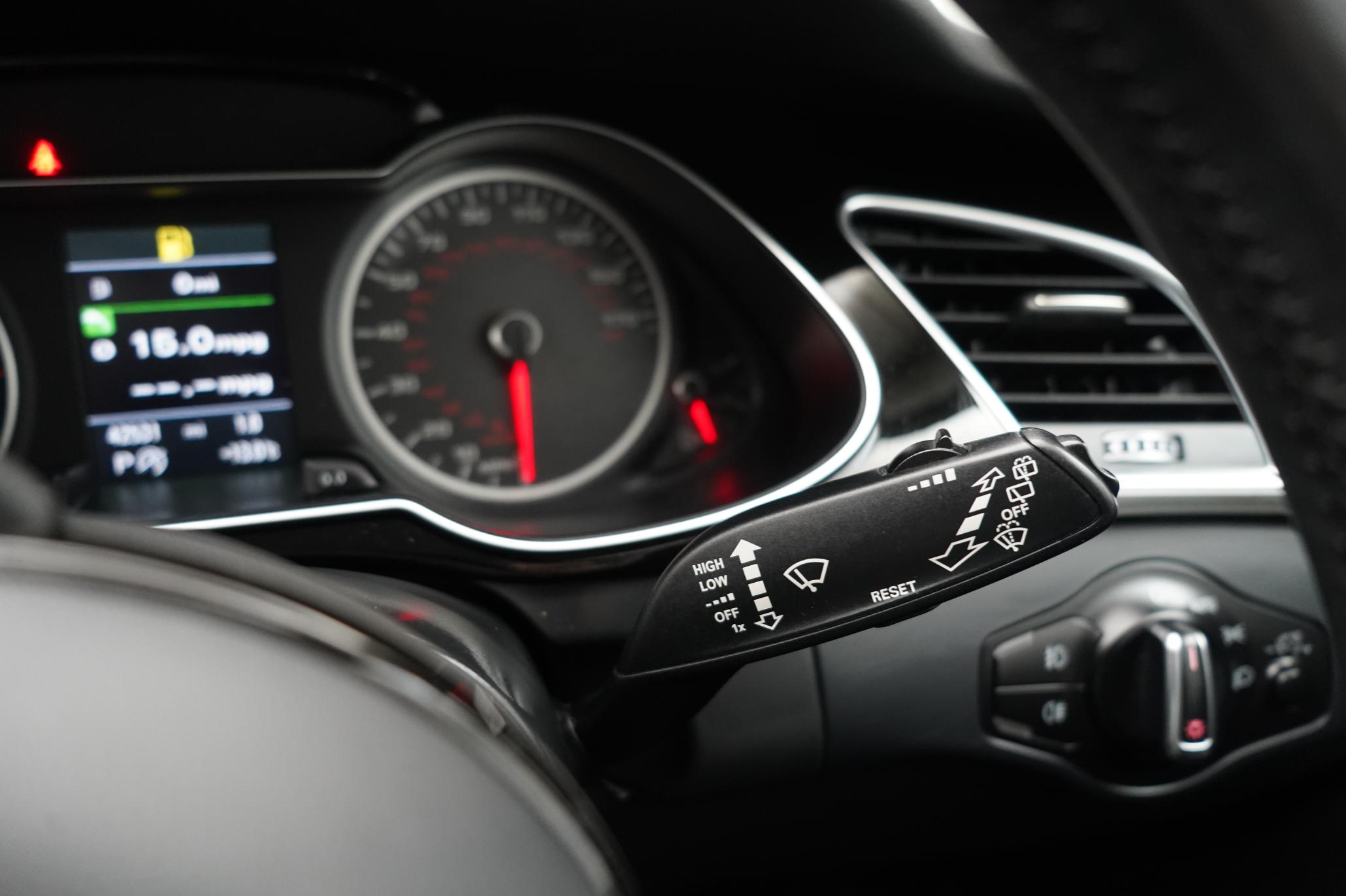 Audi A4 Avant 2.0 TFSI S line Estate 5dr Petrol S Tronic quattro Euro 5 (s/s) (211 ps)