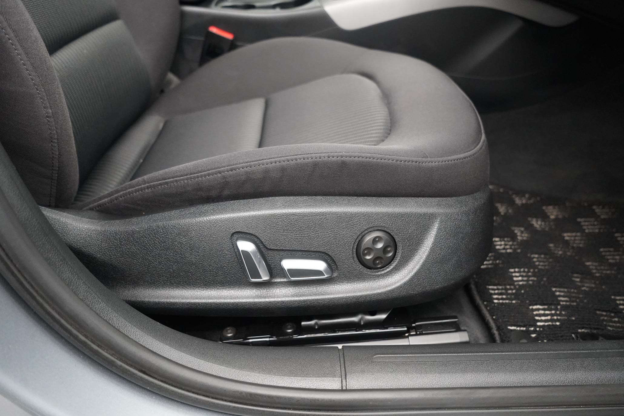 Audi A4 Avant 2.0 TFSI S line Estate 5dr Petrol S Tronic quattro Euro 5 (s/s) (211 ps)