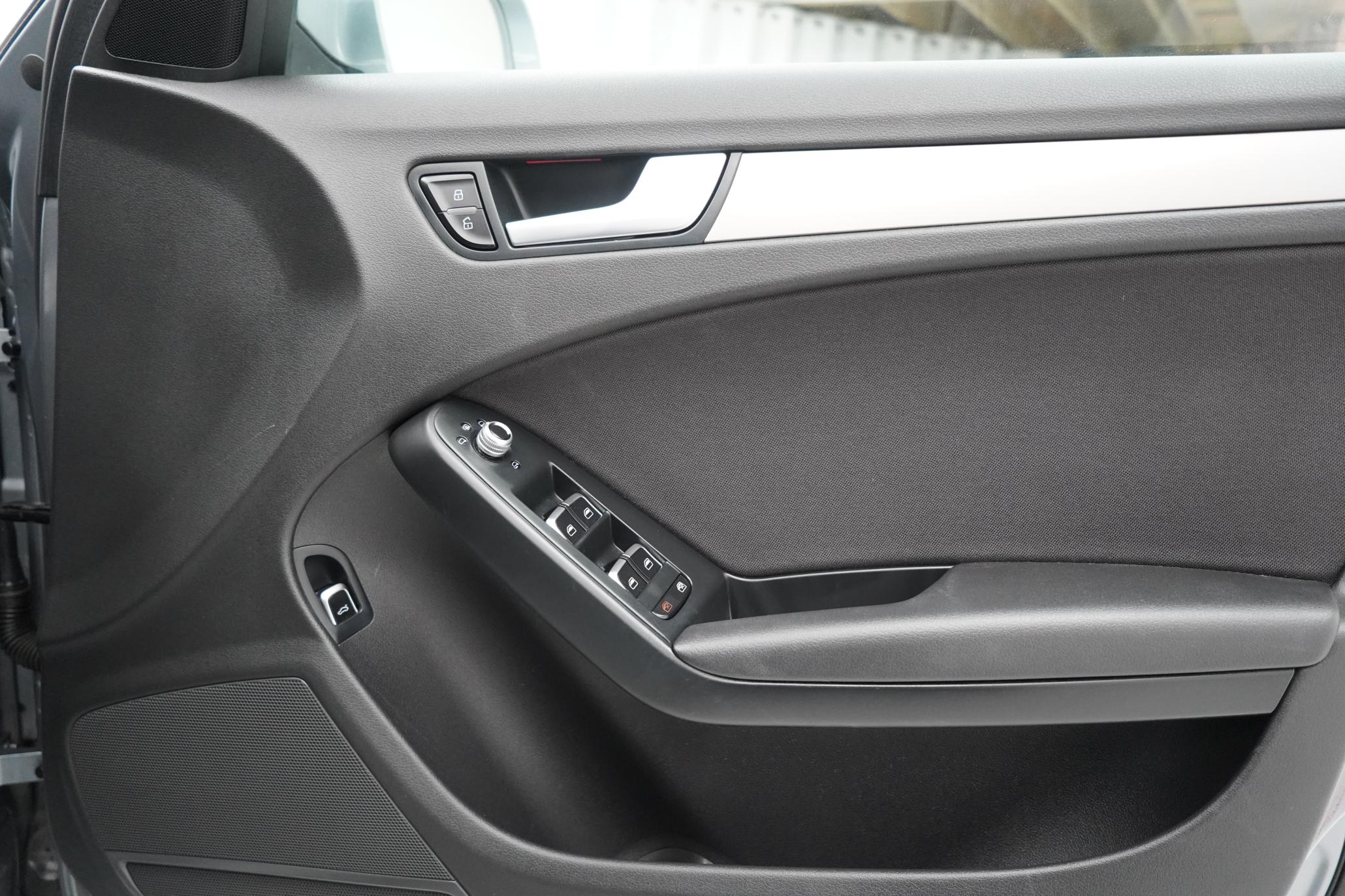 Audi A4 Avant 2.0 TFSI S line Estate 5dr Petrol S Tronic quattro Euro 5 (s/s) (211 ps)