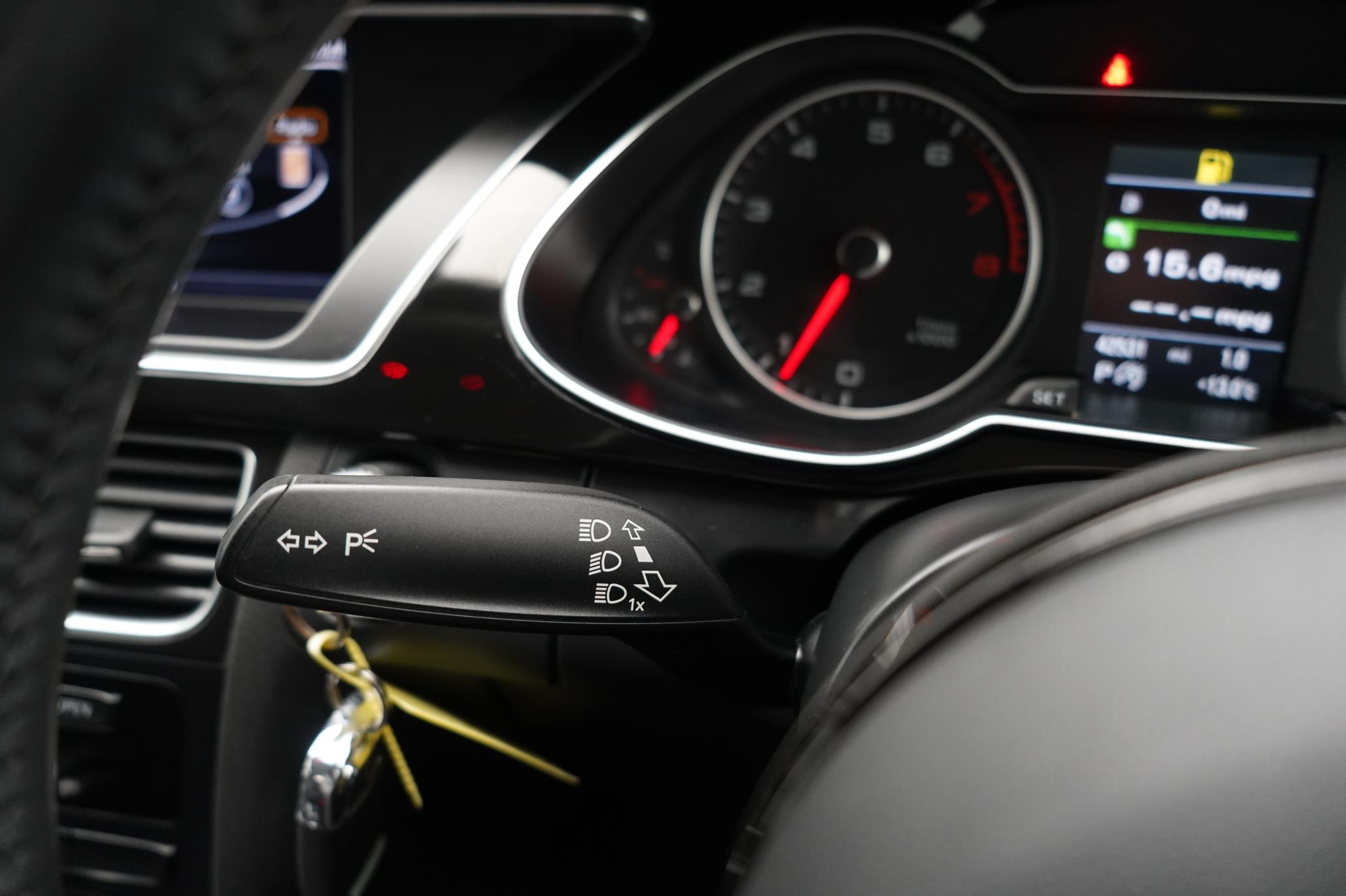 Audi A4 Avant 2.0 TFSI S line Estate 5dr Petrol S Tronic quattro Euro 5 (s/s) (211 ps)