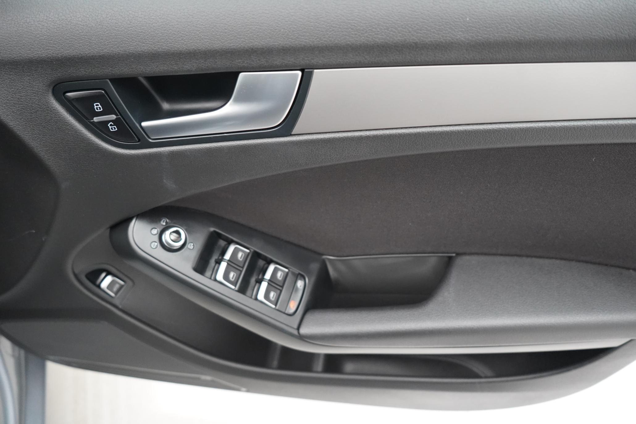 Audi A4 Avant 2.0 TFSI S line Estate 5dr Petrol S Tronic quattro Euro 5 (s/s) (211 ps)