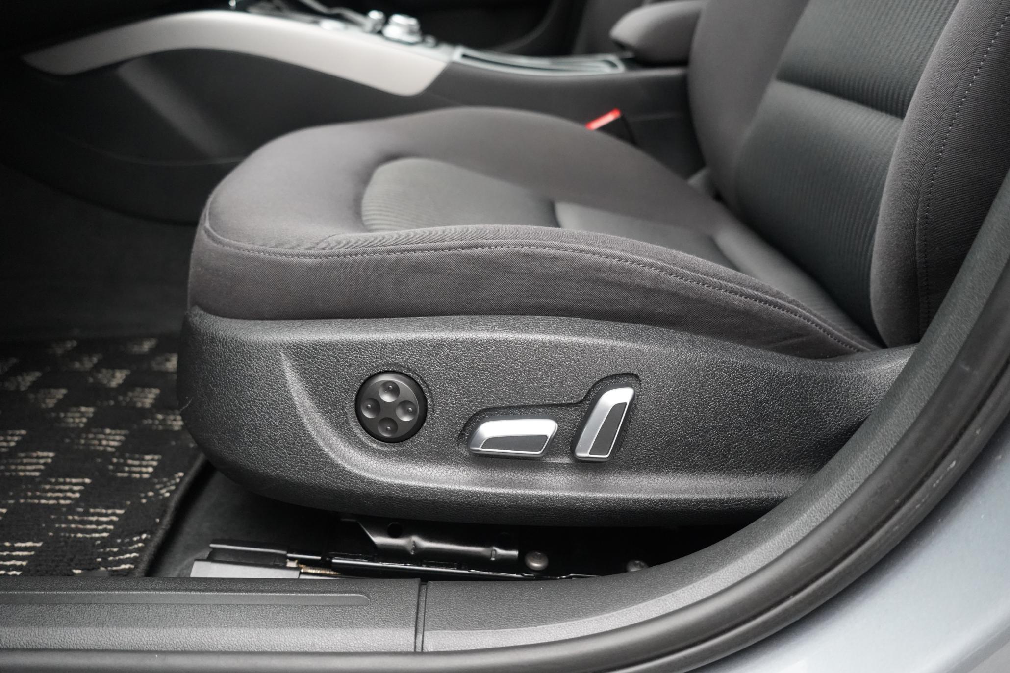 Audi A4 Avant 2.0 TFSI S line Estate 5dr Petrol S Tronic quattro Euro 5 (s/s) (211 ps)