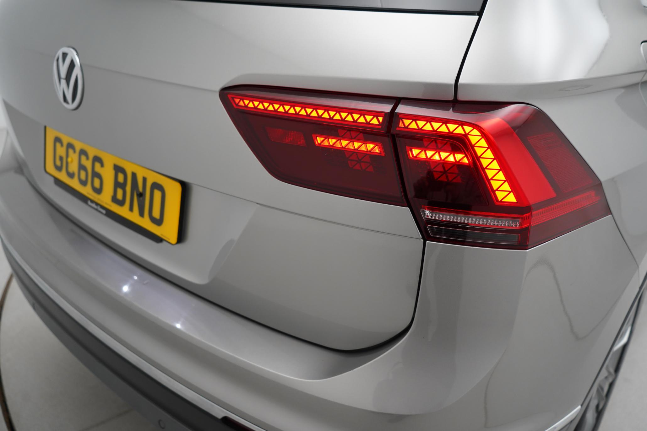 Volkswagen Tiguan 2.0 TDI BlueMotion Tech SEL SUV 5dr Diesel DSG 4Motion Euro 6 (s/s) (190 ps)