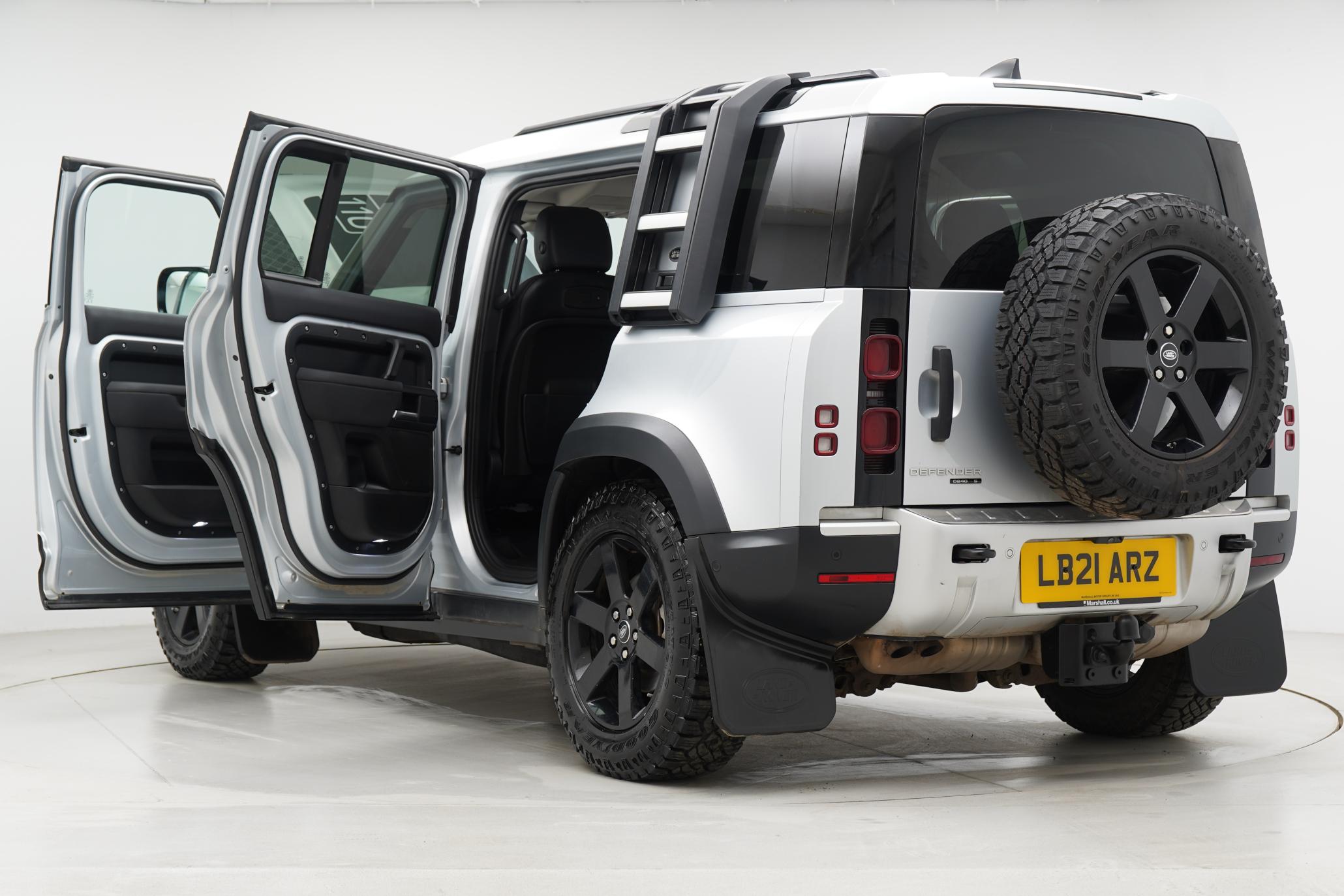 Land Rover Defender 110 2.0 SD4 S SUV 5dr Diesel Auto 4WD Euro 6 (s/s) (240 ps)