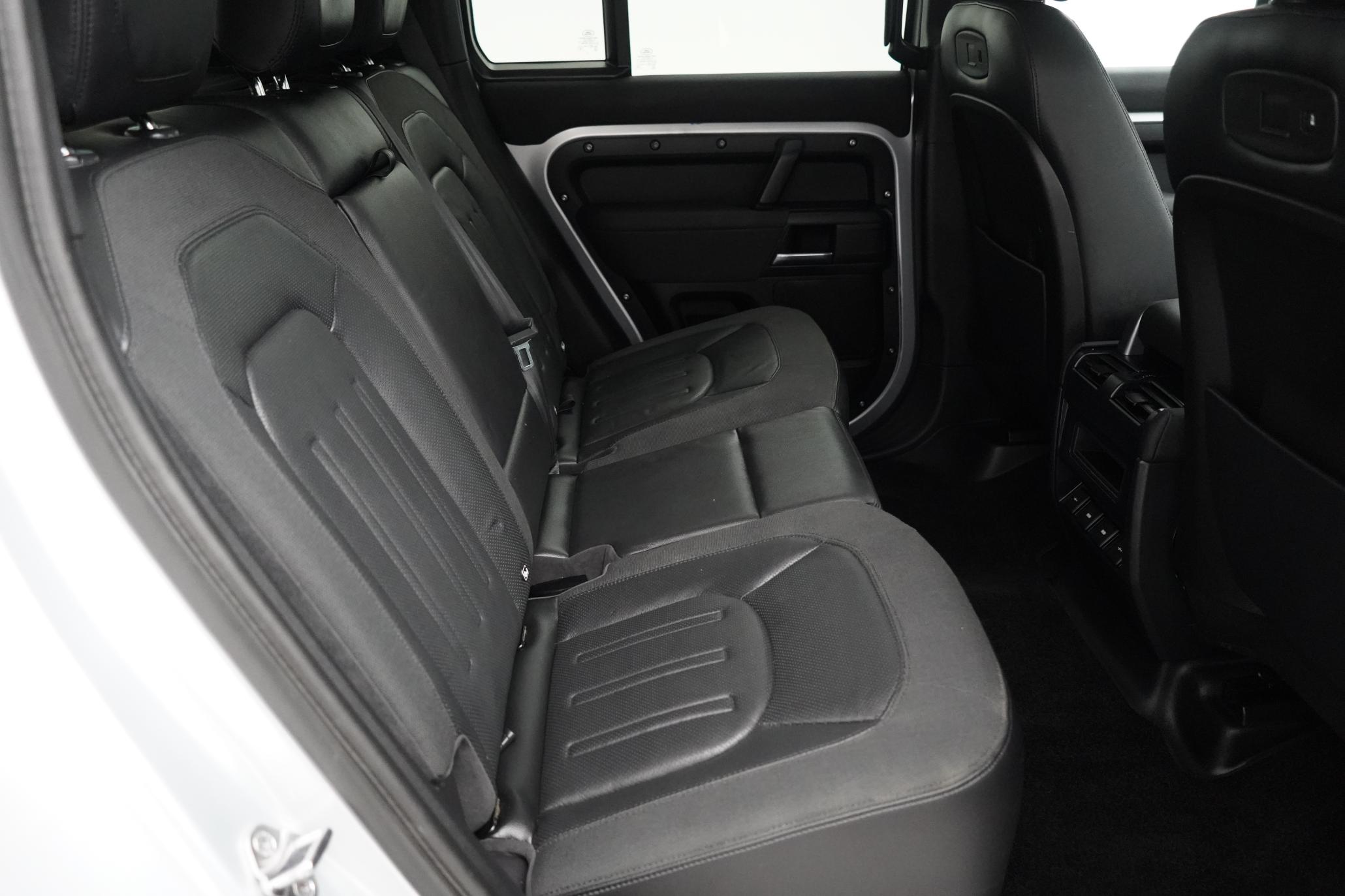 Land Rover Defender 110 2.0 SD4 S SUV 5dr Diesel Auto 4WD Euro 6 (s/s) (240 ps)