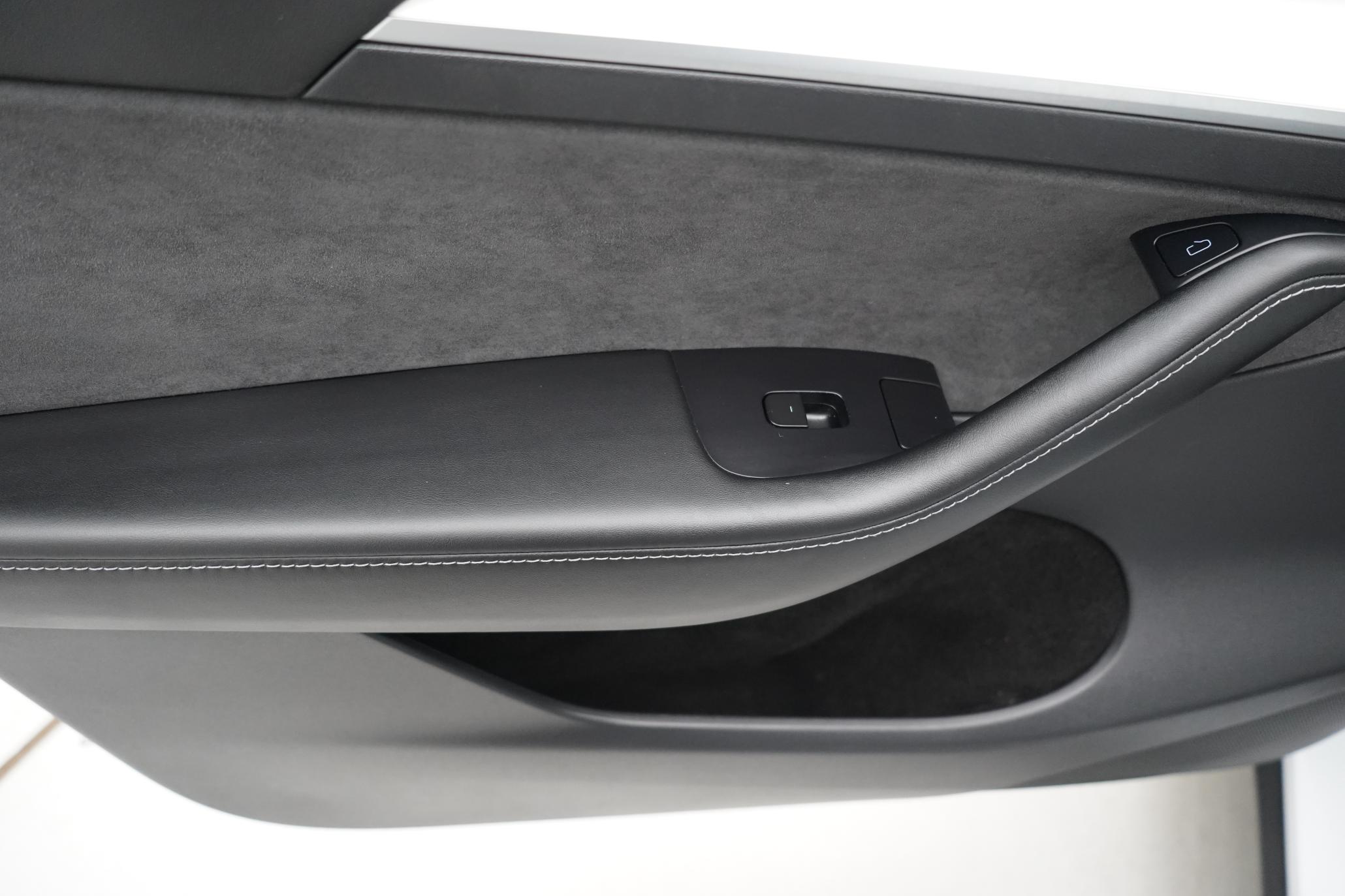 Tesla Model Y (Dual Motor) Long Range SUV 5dr Electric Auto 4WDE (384 bhp)