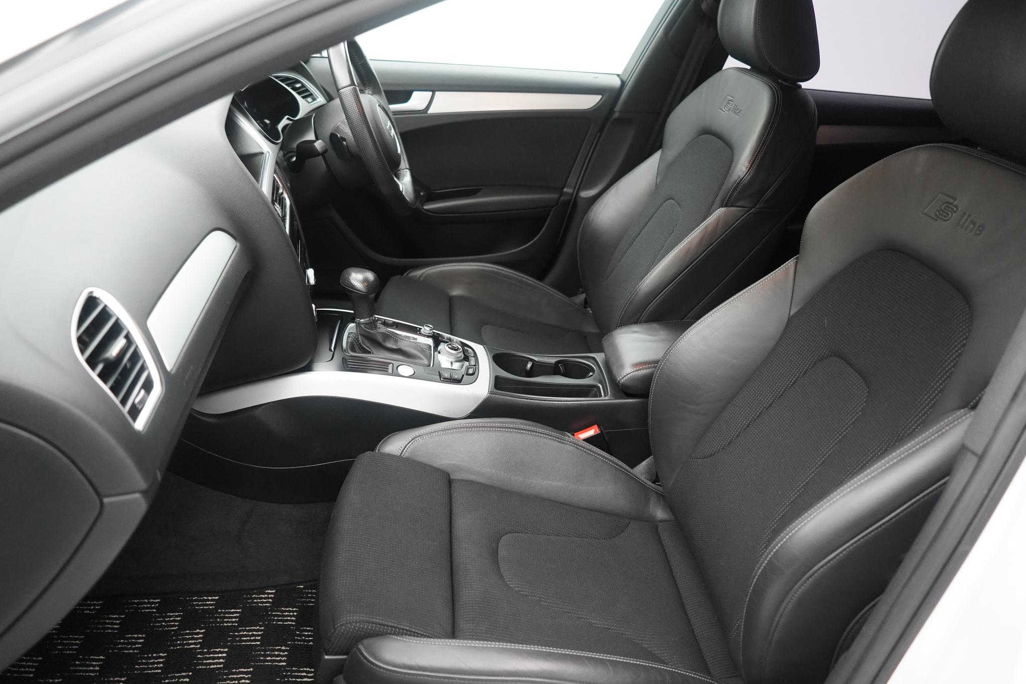 Audi A4 Avant 2.0 TFSI S line Estate 5dr Petrol Multitronic Euro 5 (s/s) (211 ps)