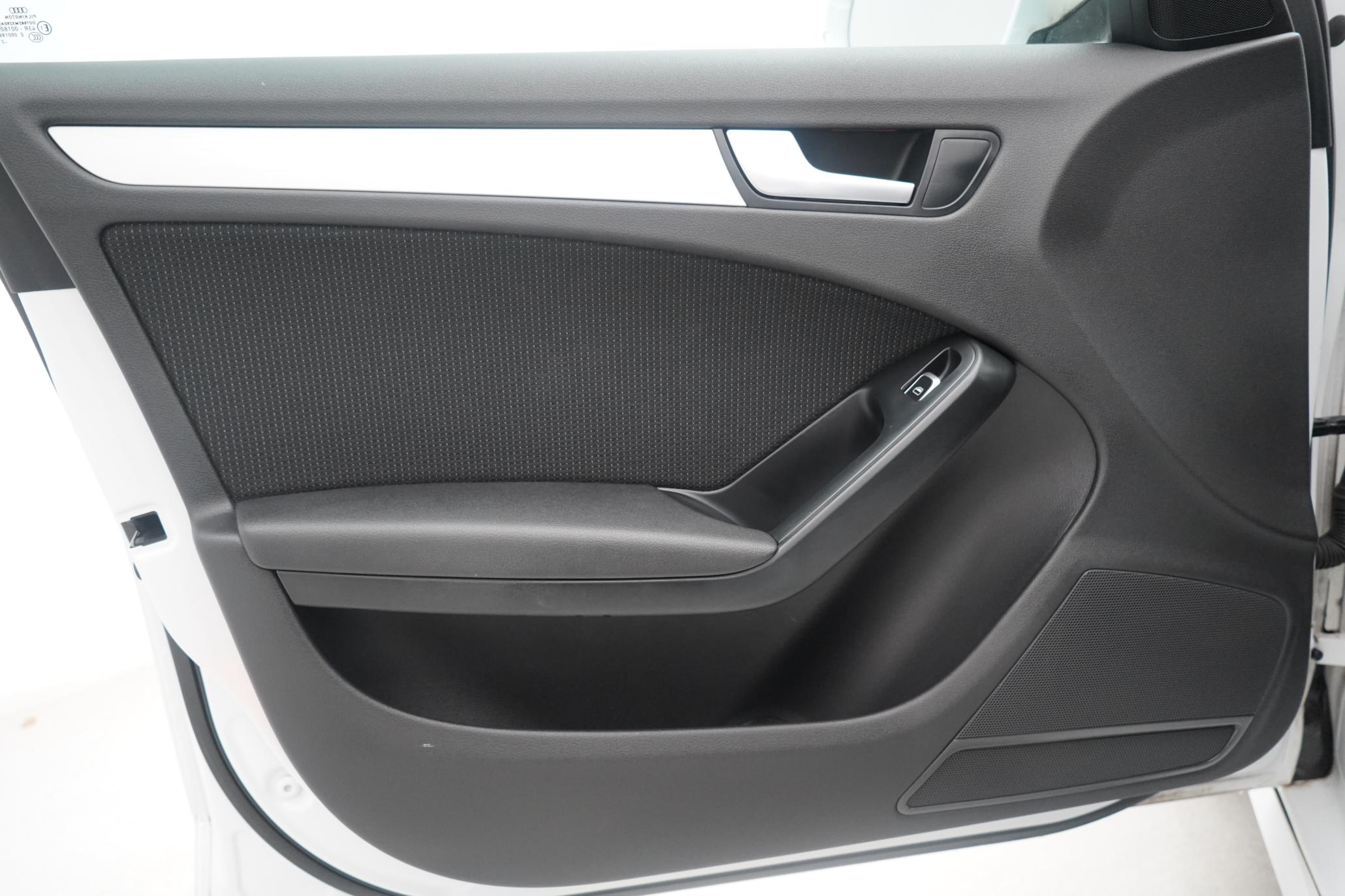 Audi A4 Avant 2.0 TFSI S line Estate 5dr Petrol Multitronic Euro 5 (s/s) (211 ps)