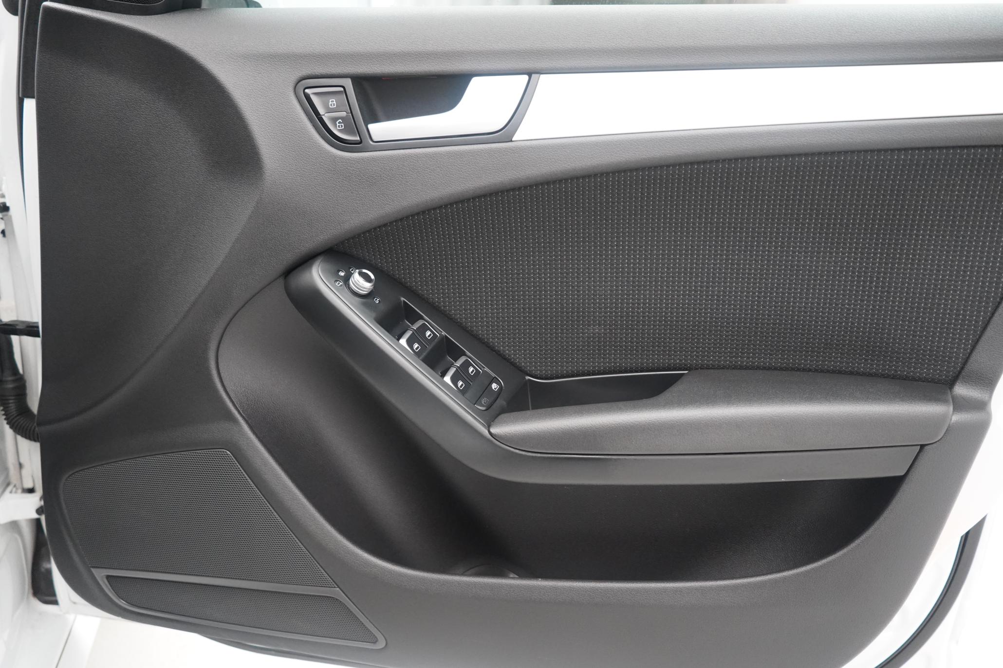 Audi A4 Avant 2.0 TFSI S line Estate 5dr Petrol Multitronic Euro 5 (s/s) (211 ps)