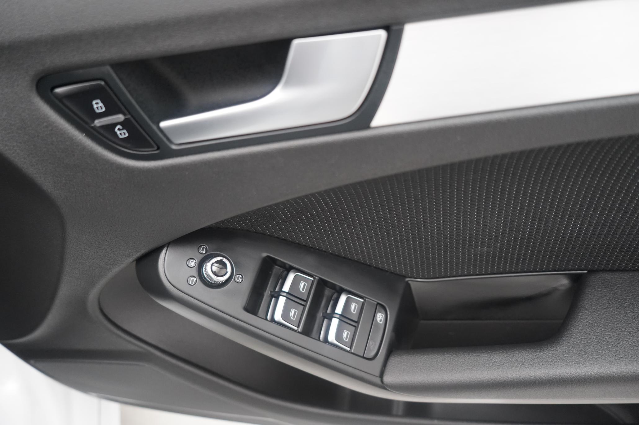 Audi A4 Avant 2.0 TFSI S line Estate 5dr Petrol Multitronic Euro 5 (s/s) (211 ps)