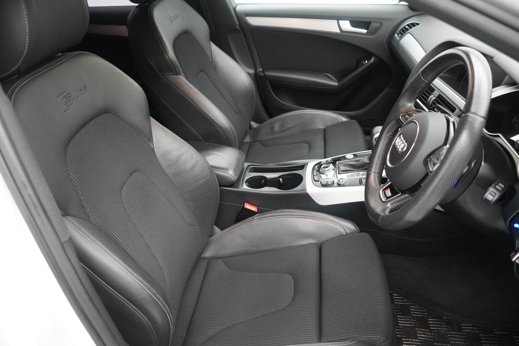 Audi A4 Avant 2.0 TFSI S line Estate 5dr Petrol Multitronic Euro 5 (s/s) (211 ps)