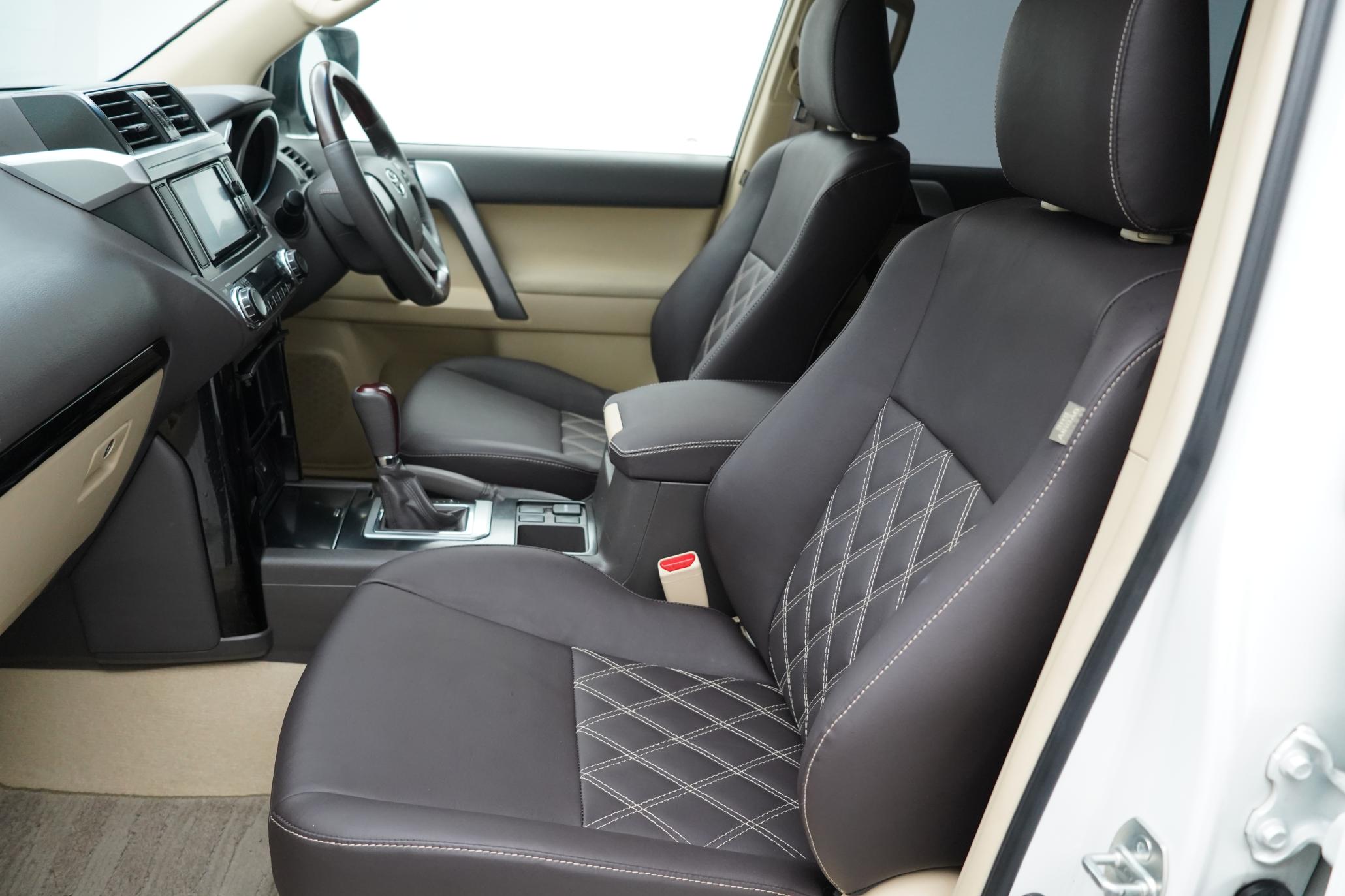 Toyota Land Cruiser 2.8D Invincible SUV 5dr Diesel Auto 4WD Euro 6 (7 Seats) (177 ps)