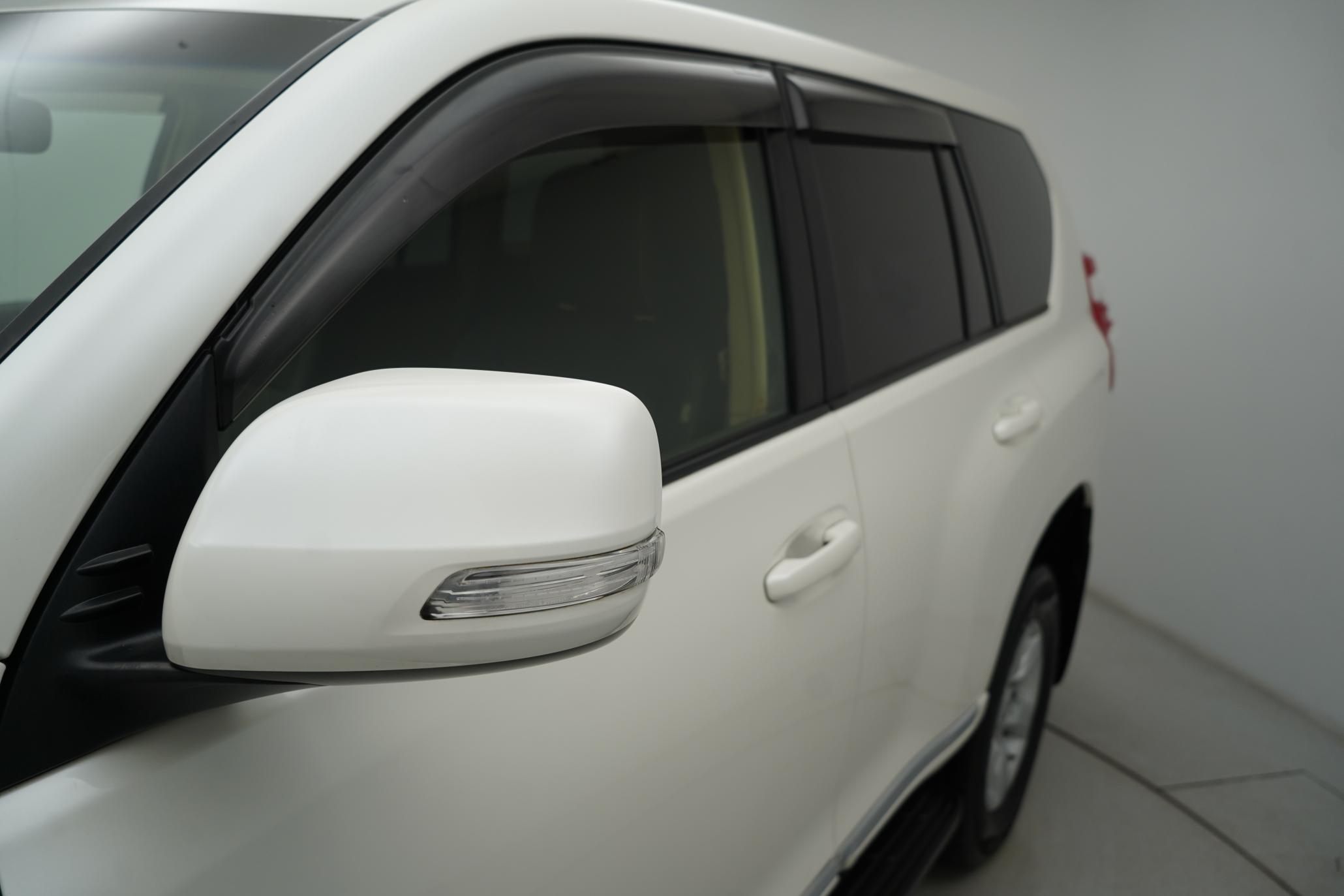 Toyota Land Cruiser 2.8D Invincible SUV 5dr Diesel Auto 4WD Euro 6 (7 Seats) (177 ps)