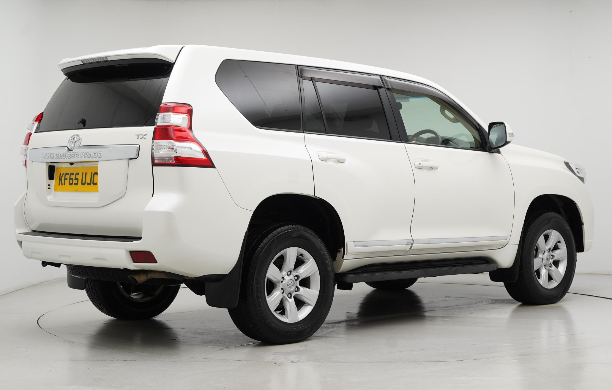 Toyota Land Cruiser 2.8D Invincible SUV 5dr Diesel Auto 4WD Euro 6 (7 Seats) (177 ps)