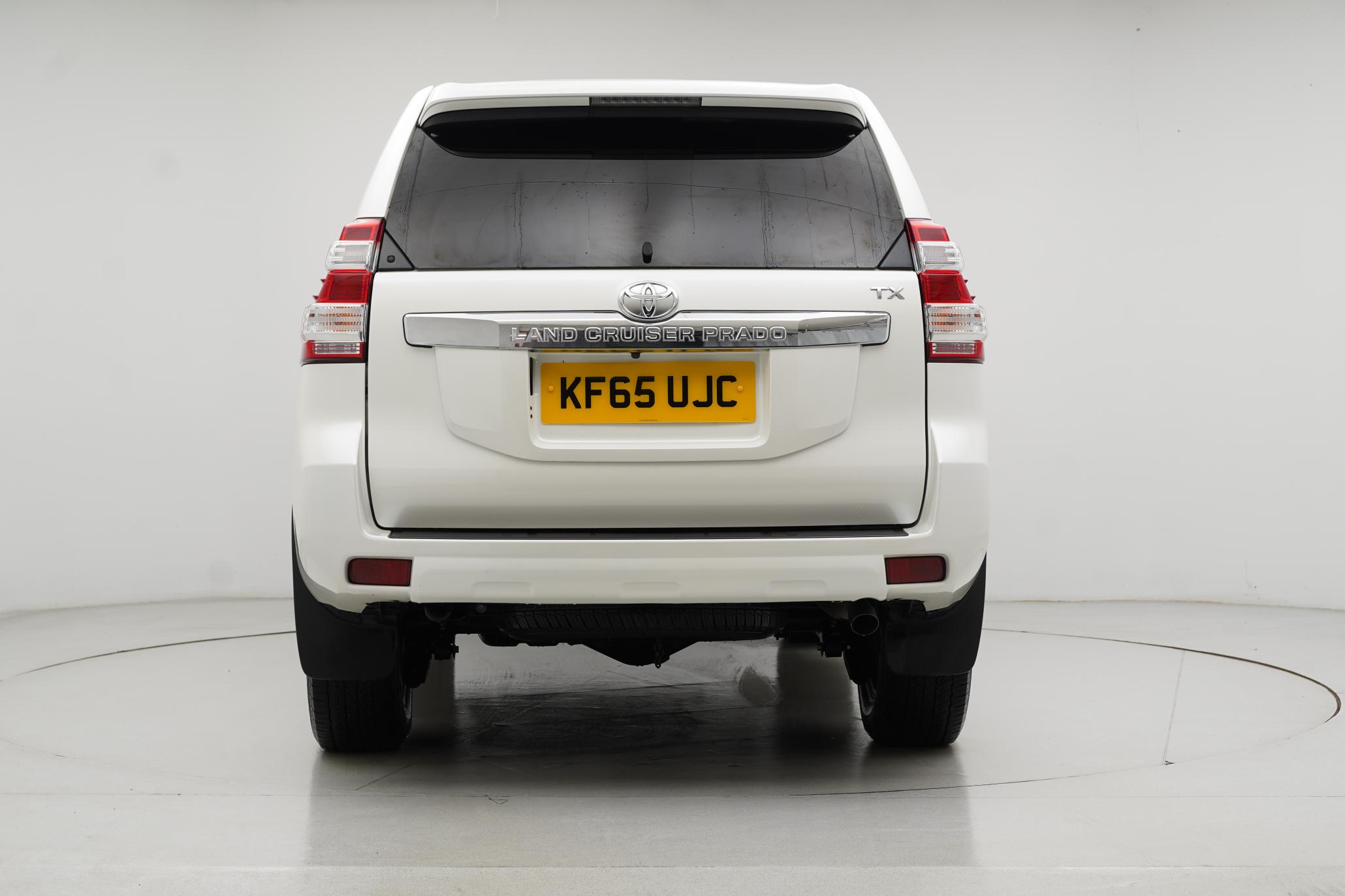 Toyota Land Cruiser 2.8D Invincible SUV 5dr Diesel Auto 4WD Euro 6 (7 Seats) (177 ps)