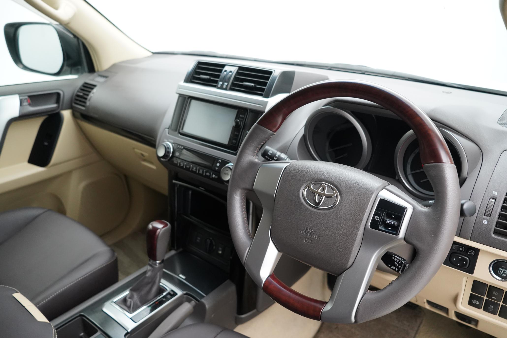 Toyota Land Cruiser 2.8D Invincible SUV 5dr Diesel Auto 4WD Euro 6 (7 Seats) (177 ps)