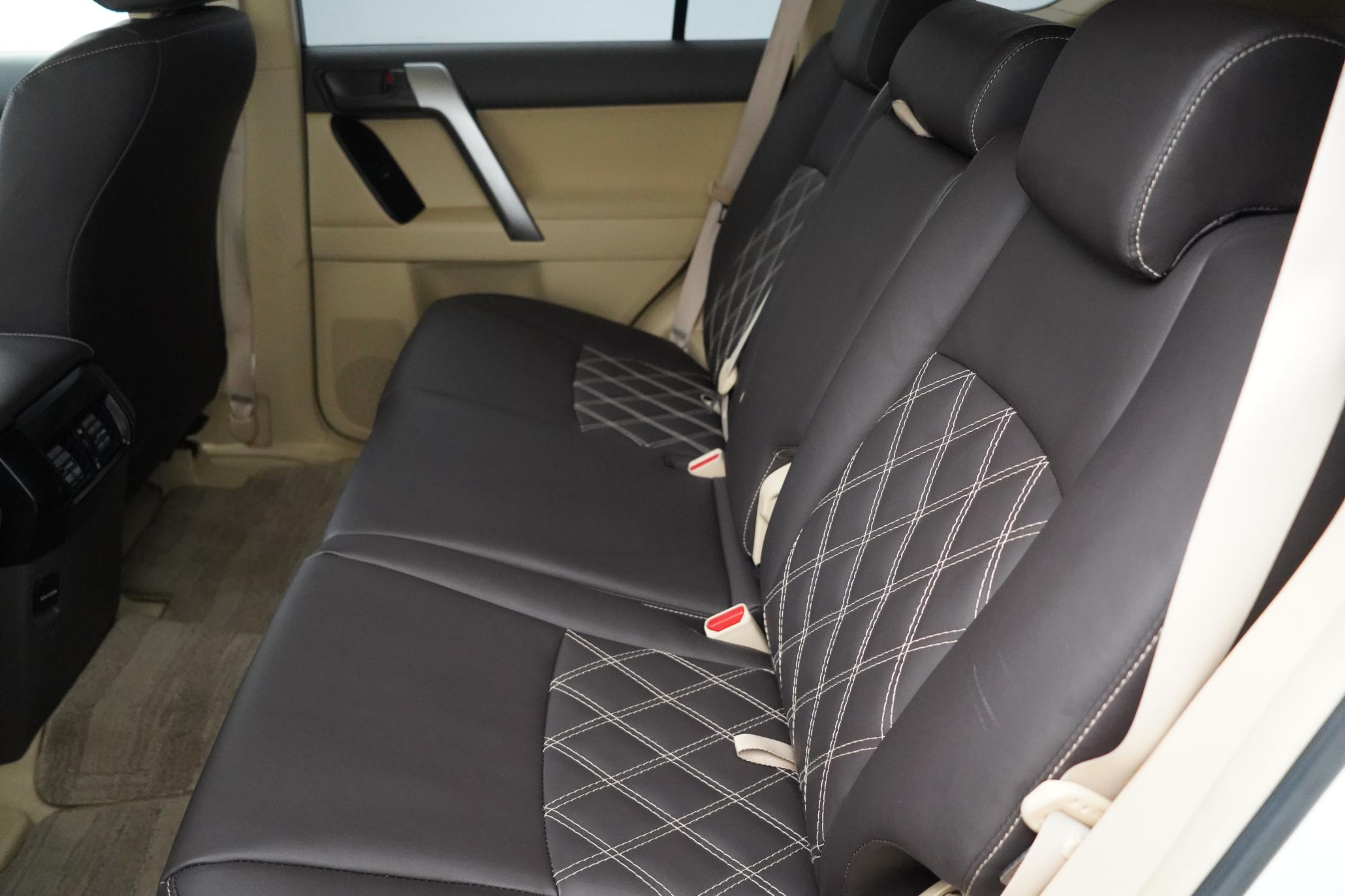 Toyota Land Cruiser 2.8D Invincible SUV 5dr Diesel Auto 4WD Euro 6 (7 Seats) (177 ps)