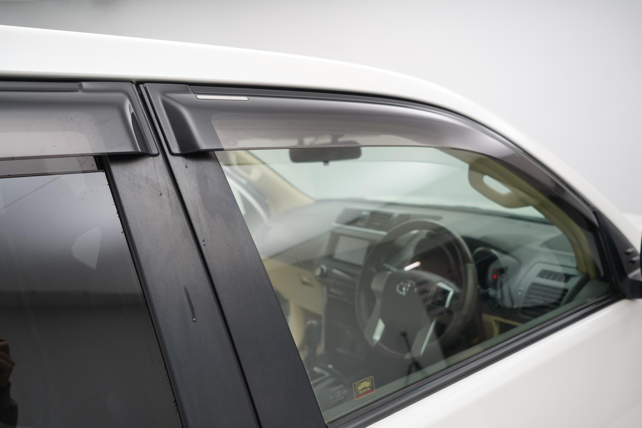 Toyota Land Cruiser 2.8D Invincible SUV 5dr Diesel Auto 4WD Euro 6 (7 Seats) (177 ps)