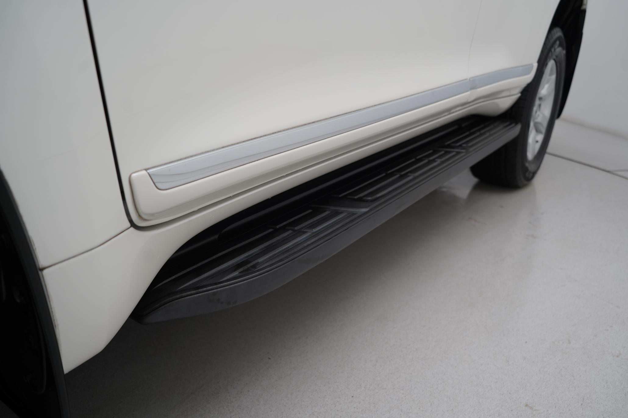 Toyota Land Cruiser 2.8D Invincible SUV 5dr Diesel Auto 4WD Euro 6 (7 Seats) (177 ps)