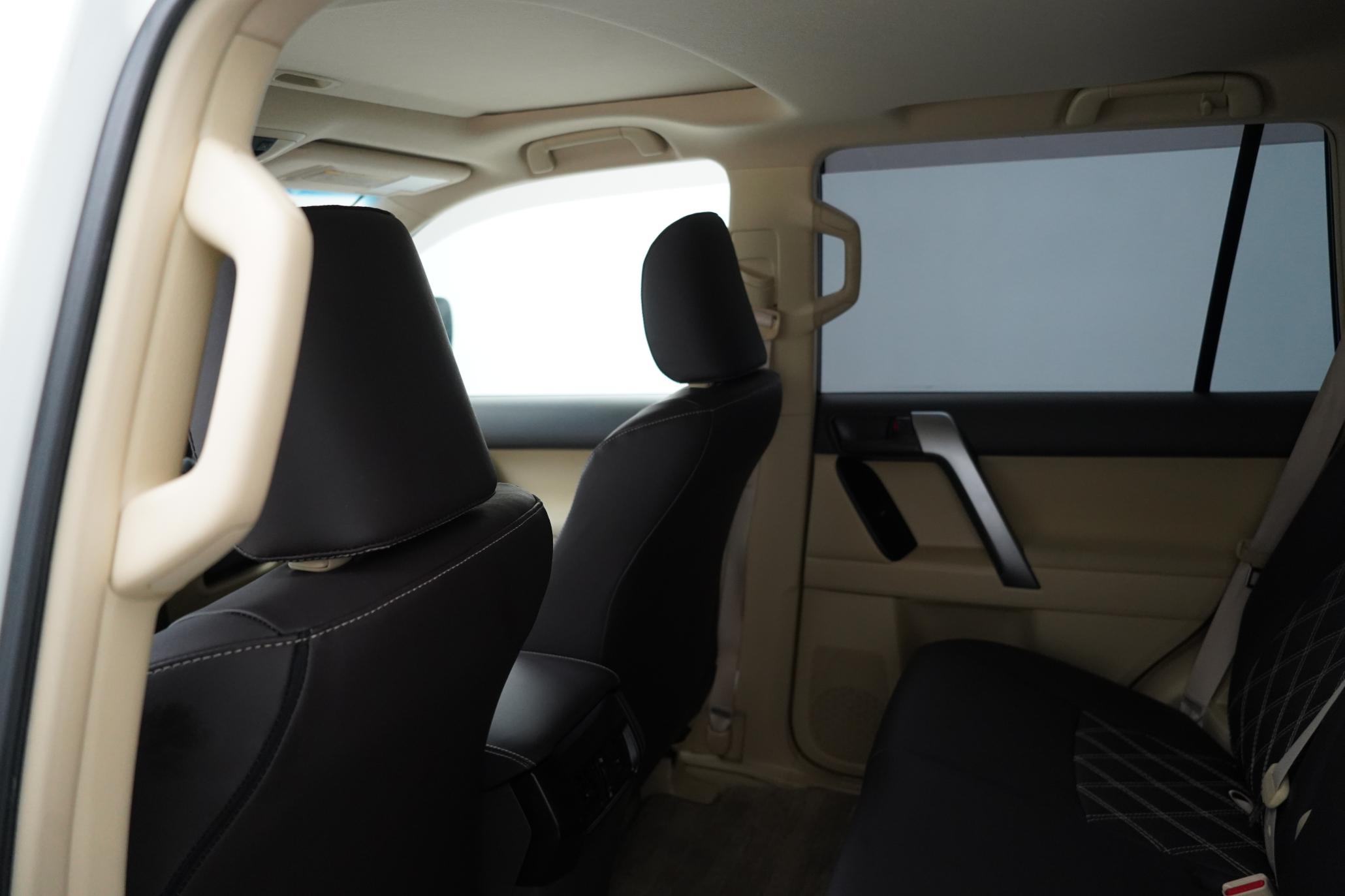 Toyota Land Cruiser 2.8D Invincible SUV 5dr Diesel Auto 4WD Euro 6 (7 Seats) (177 ps)