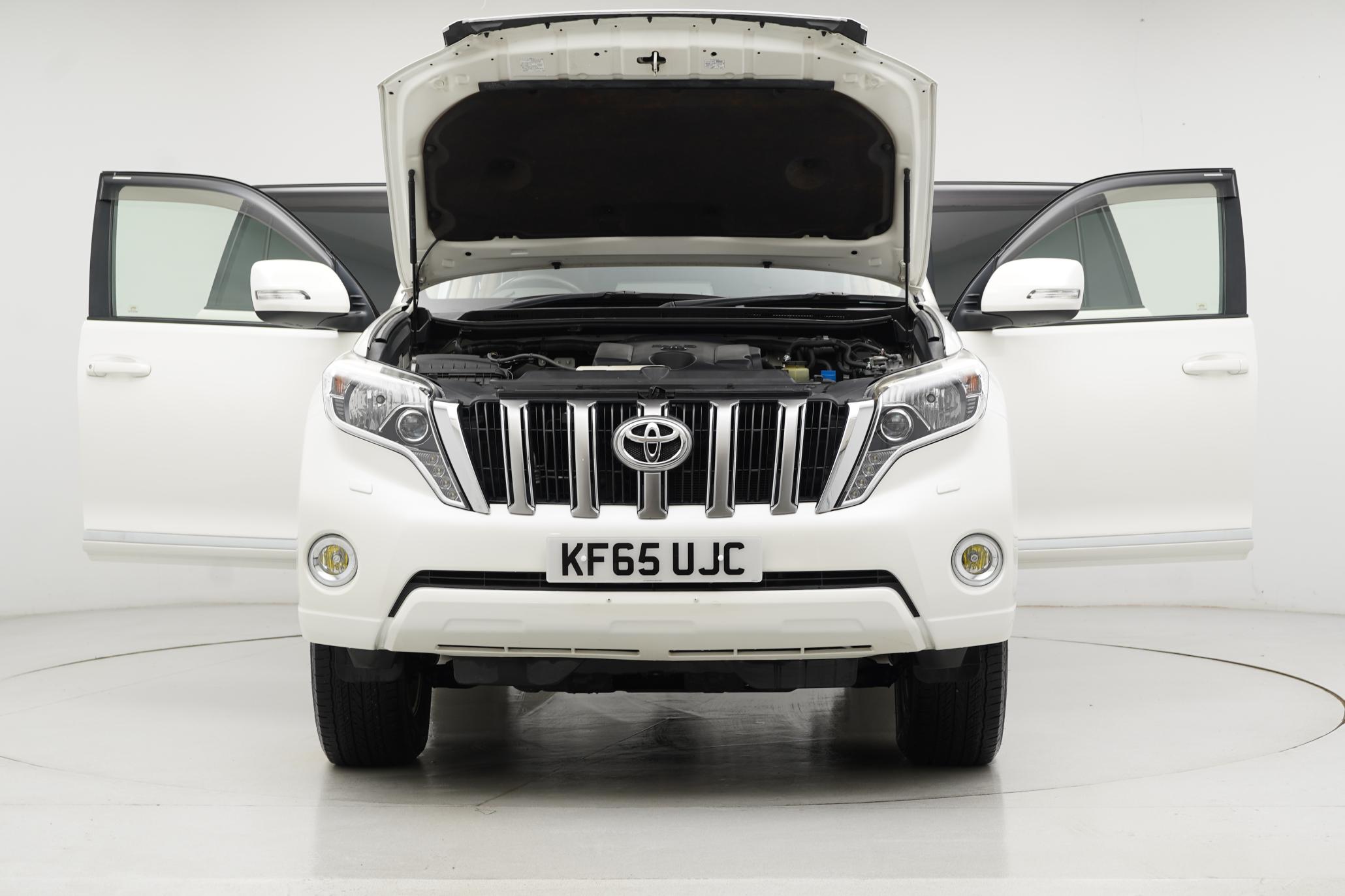 Toyota Land Cruiser 2.8D Invincible SUV 5dr Diesel Auto 4WD Euro 6 (7 Seats) (177 ps)