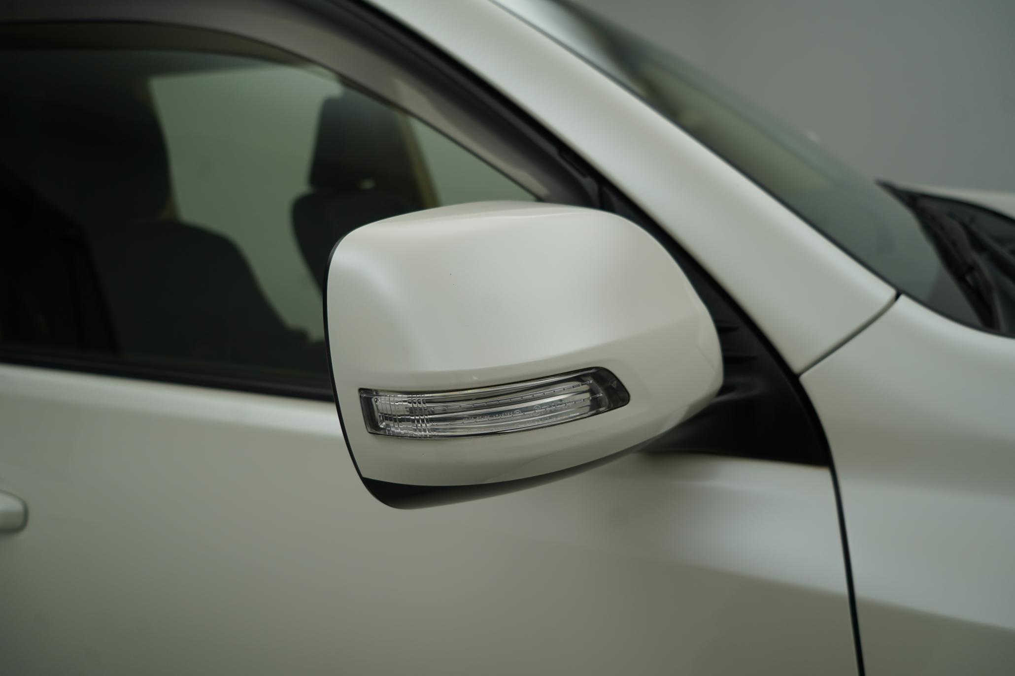 Toyota Land Cruiser 2.8D Invincible SUV 5dr Diesel Auto 4WD Euro 6 (7 Seats) (177 ps)