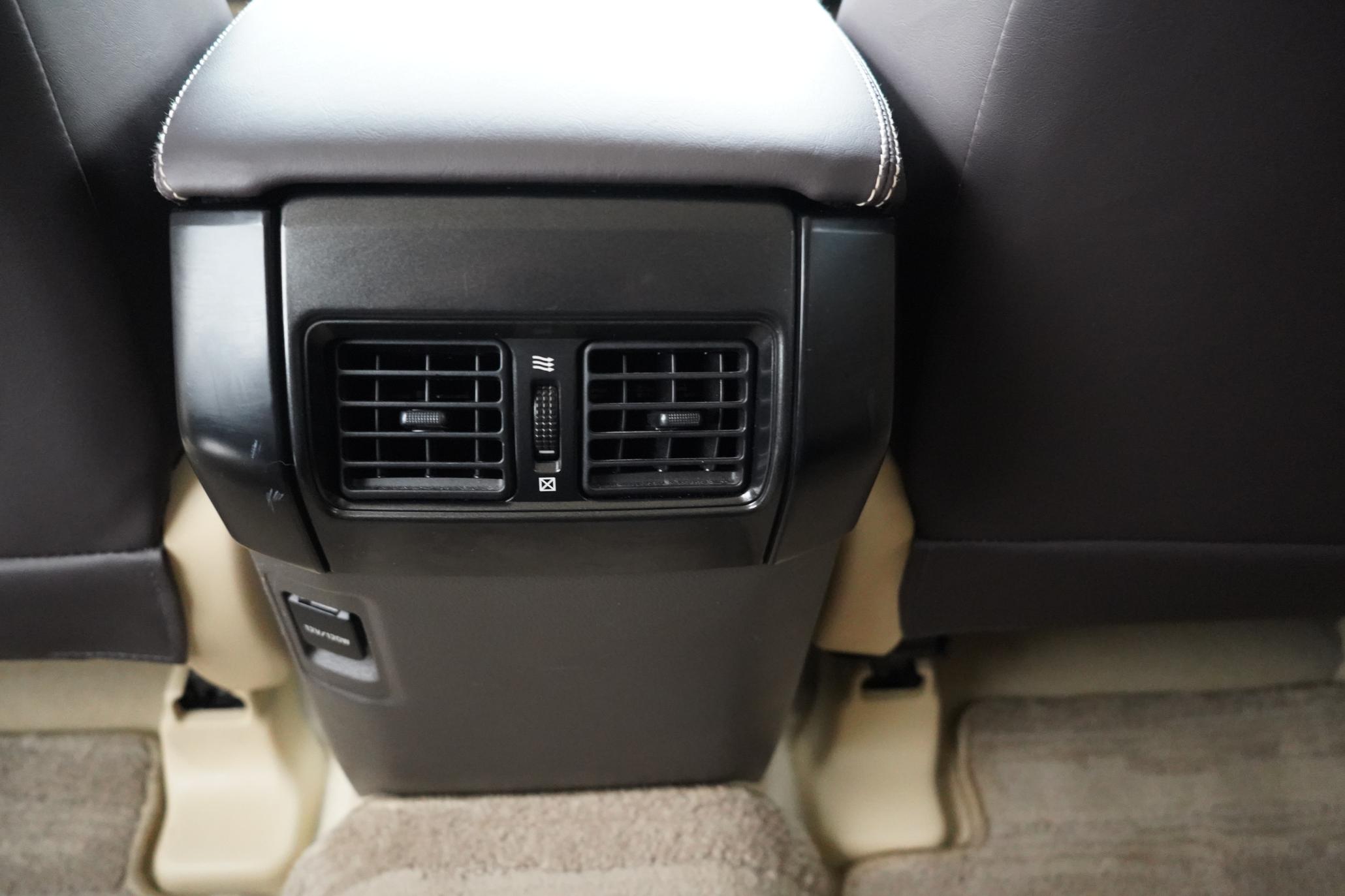 Toyota Land Cruiser 2.8D Invincible SUV 5dr Diesel Auto 4WD Euro 6 (7 Seats) (177 ps)