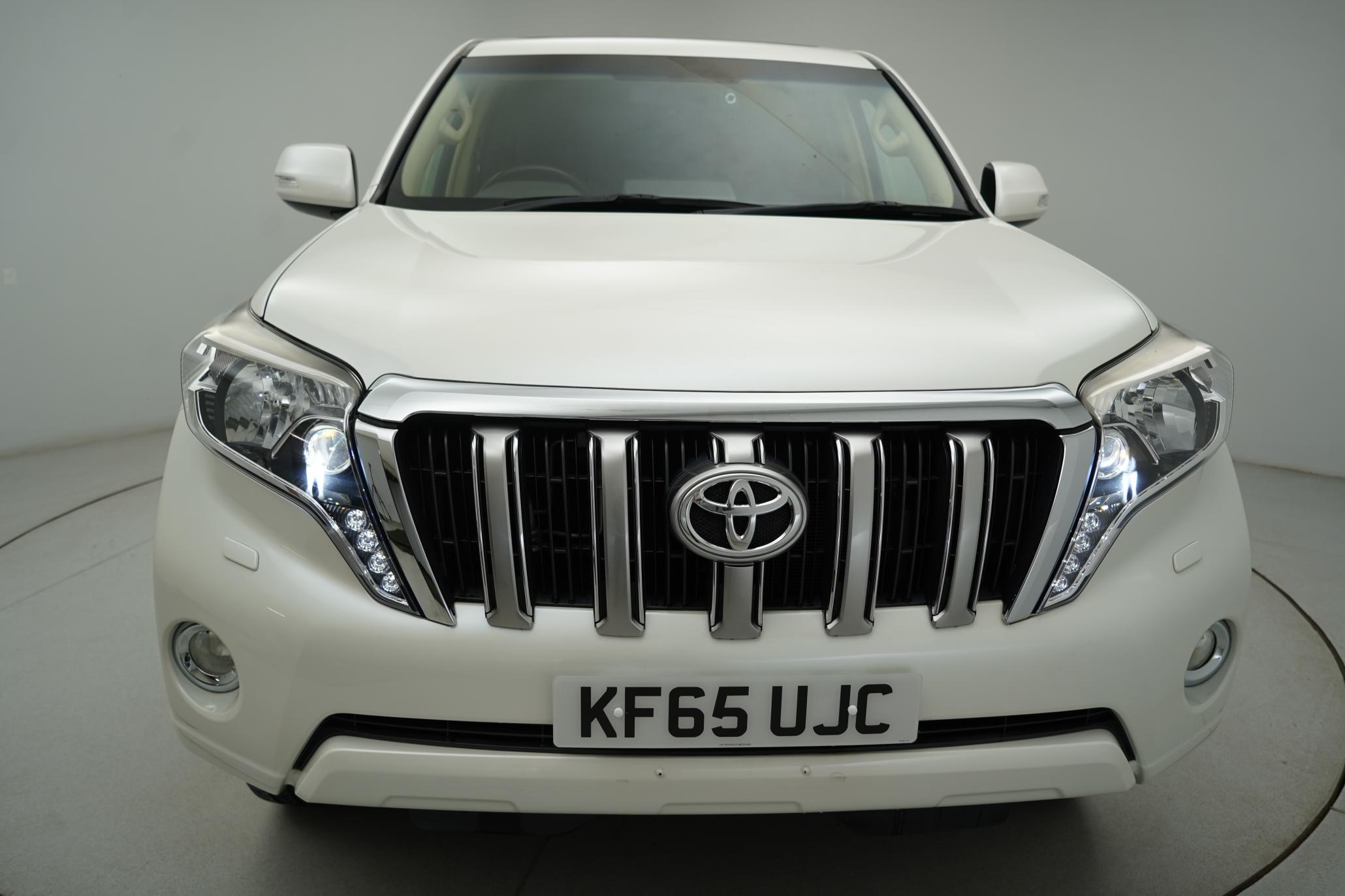 Toyota Land Cruiser 2.8D Invincible SUV 5dr Diesel Auto 4WD Euro 6 (7 Seats) (177 ps)