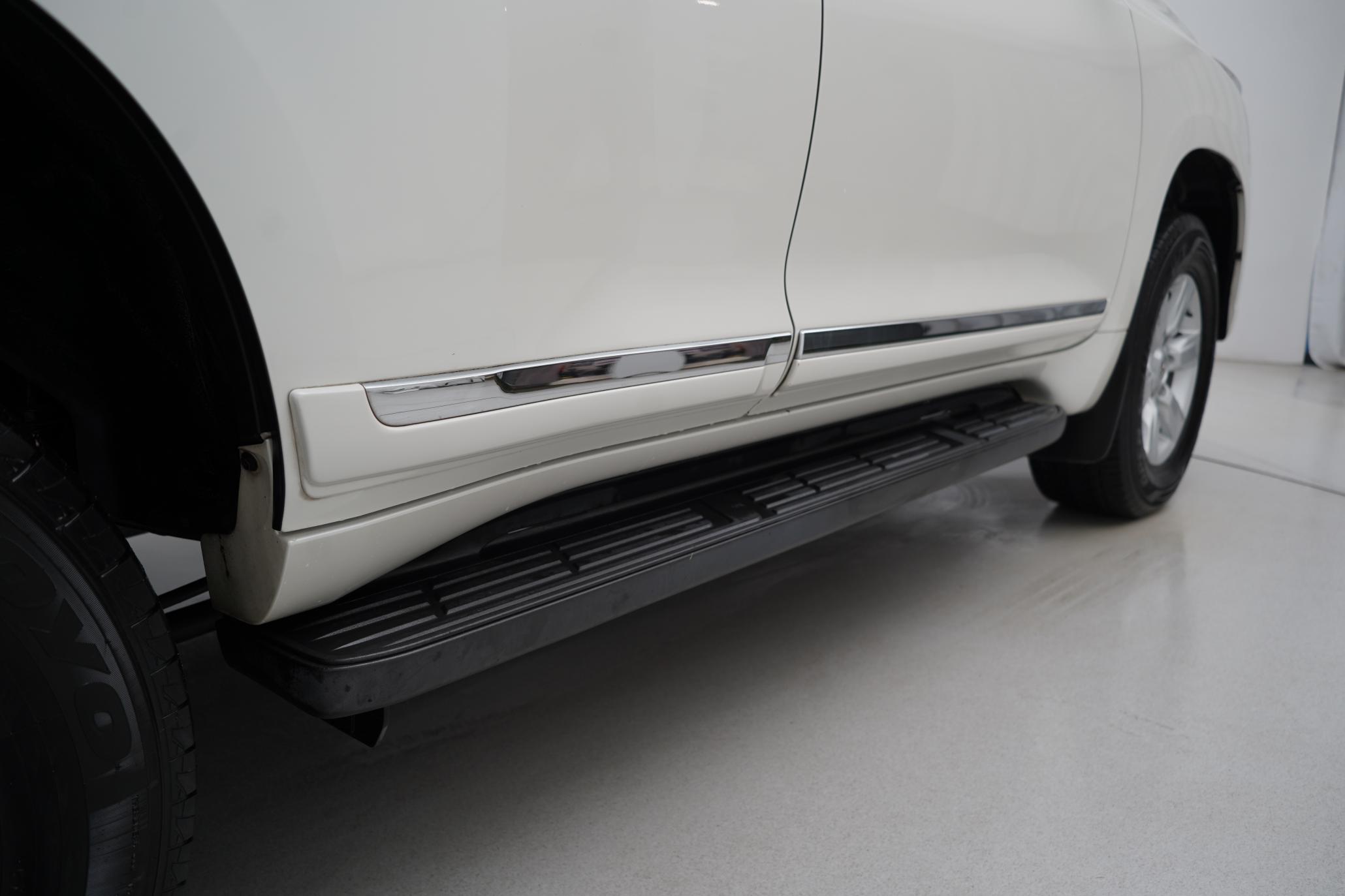 Toyota Land Cruiser 2.8D Invincible SUV 5dr Diesel Auto 4WD Euro 6 (7 Seats) (177 ps)